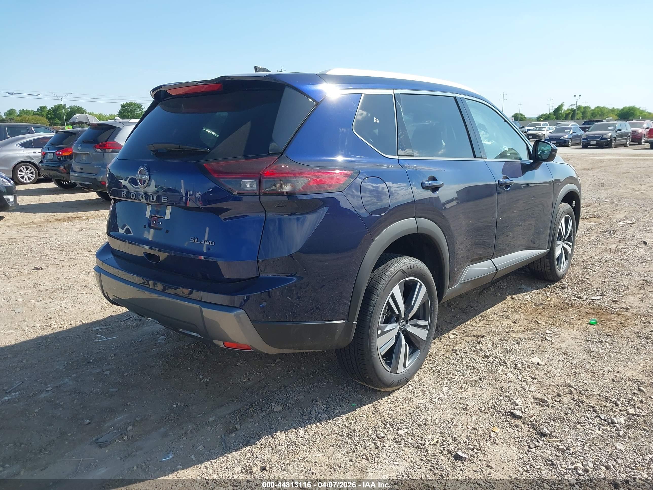 NISSAN ROGUE image 4
