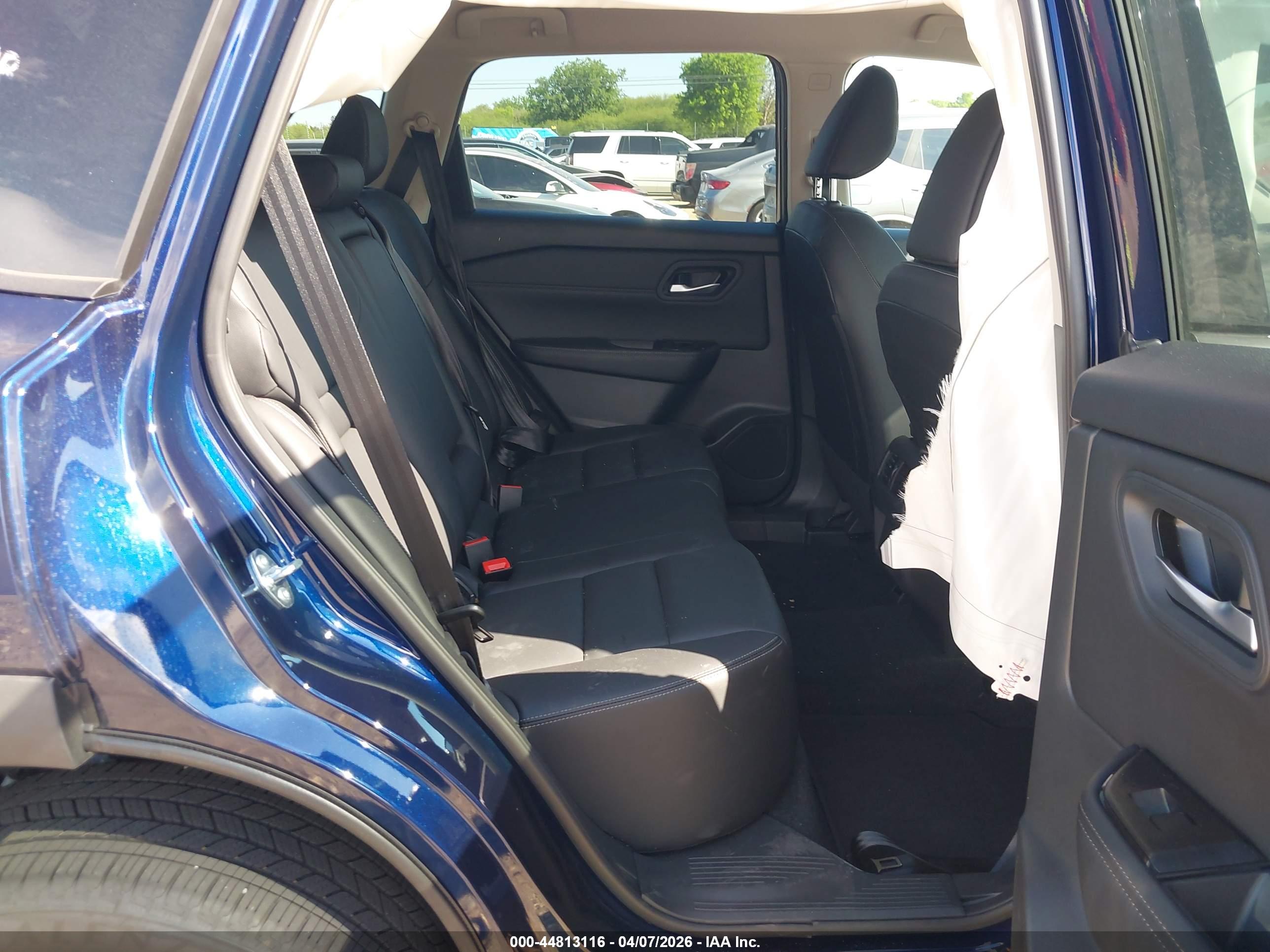 NISSAN ROGUE image 8