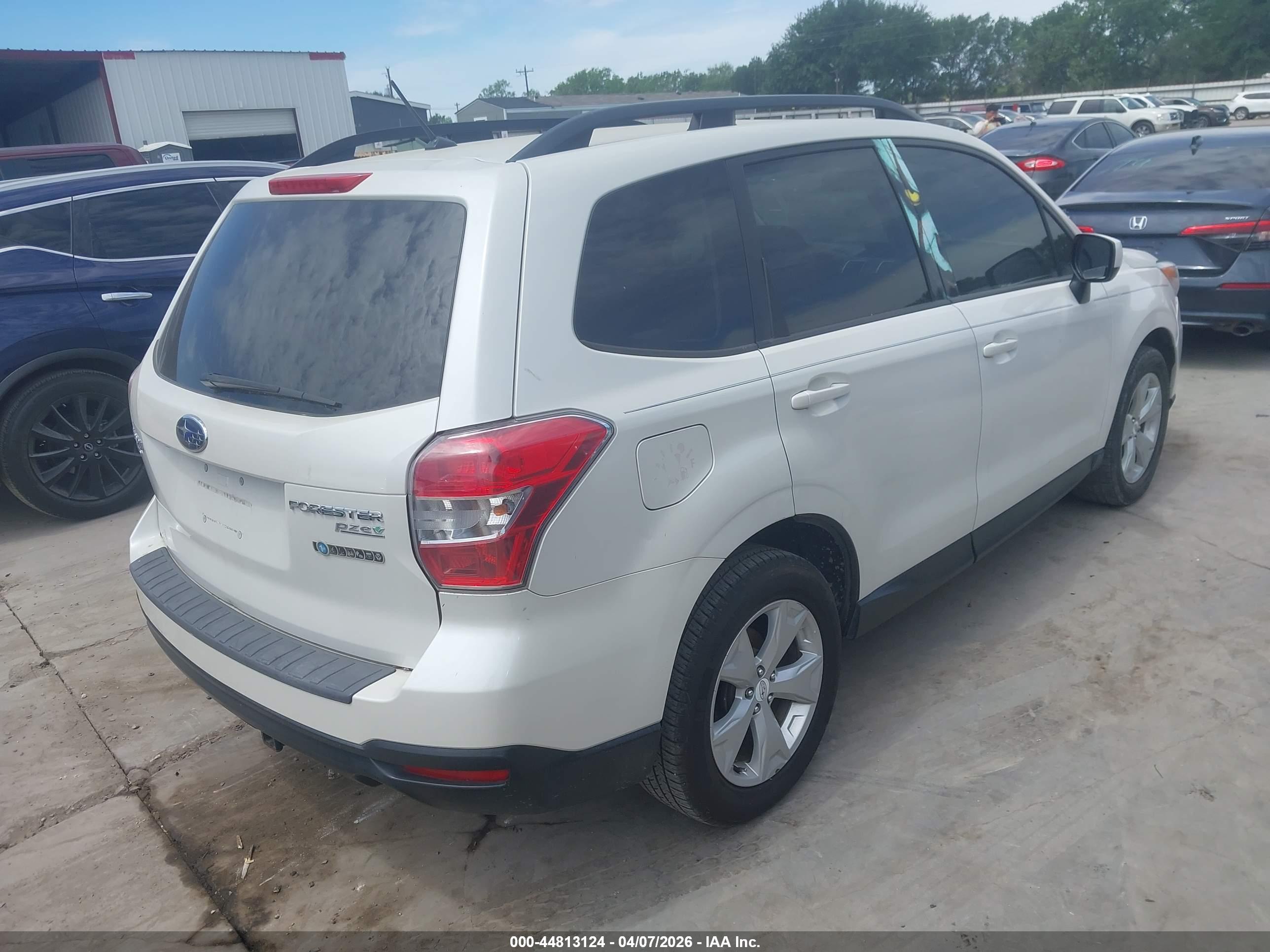 SUBARU FORESTER image 4