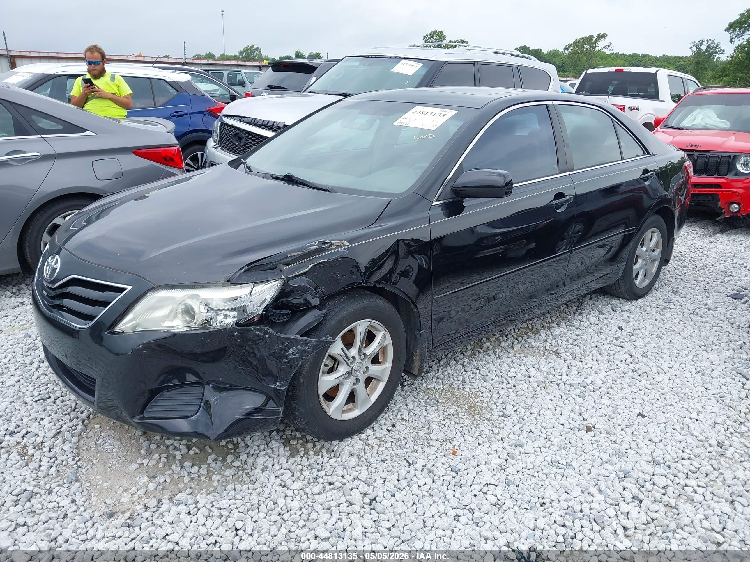 TOYOTA CAMRY image 2