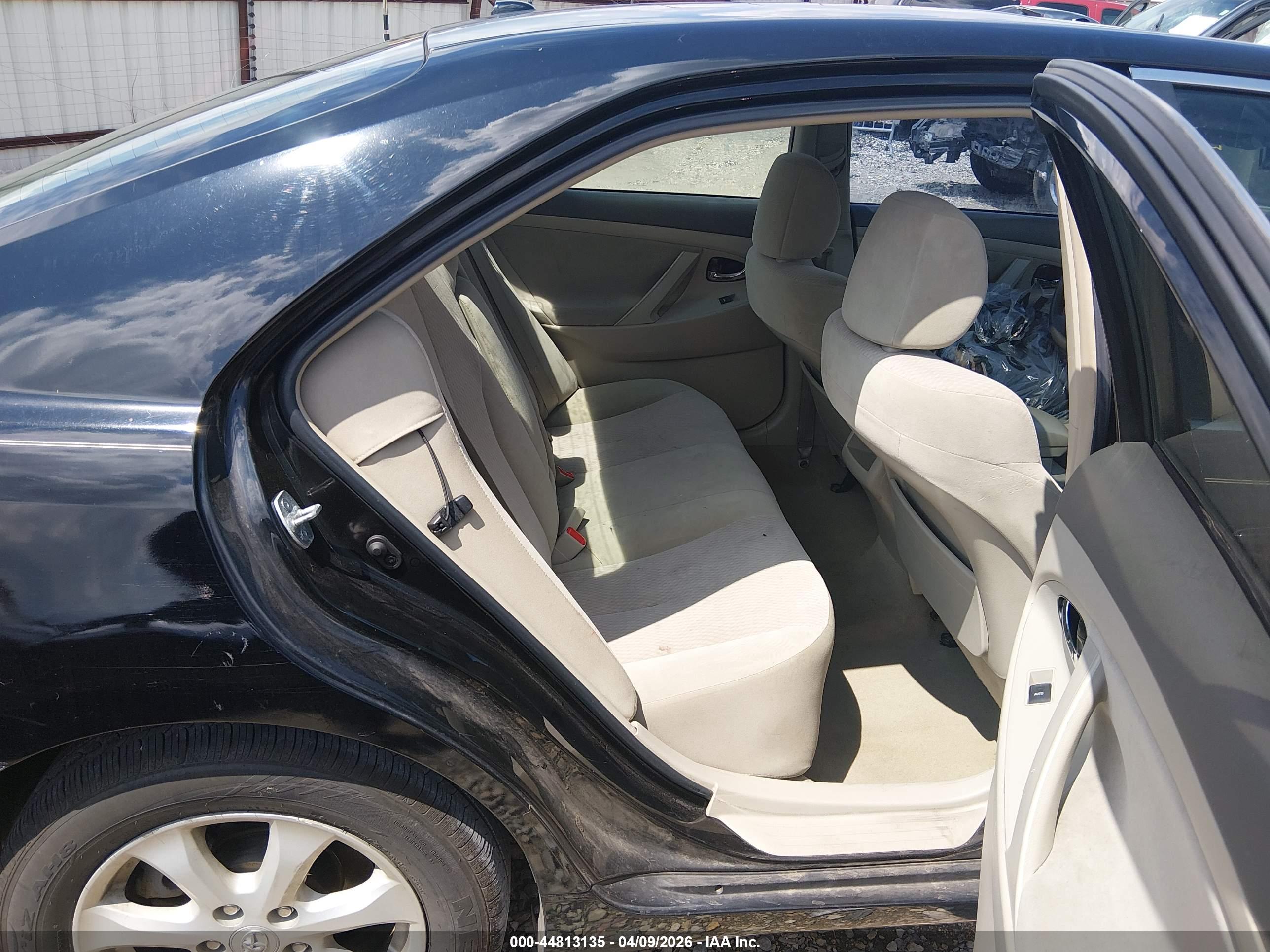 TOYOTA CAMRY image 8