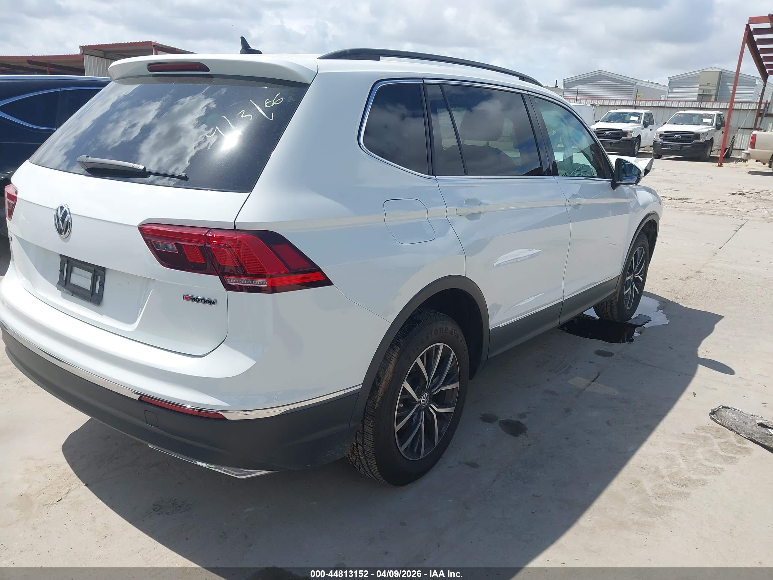 VOLKSWAGEN TIGUAN image 4