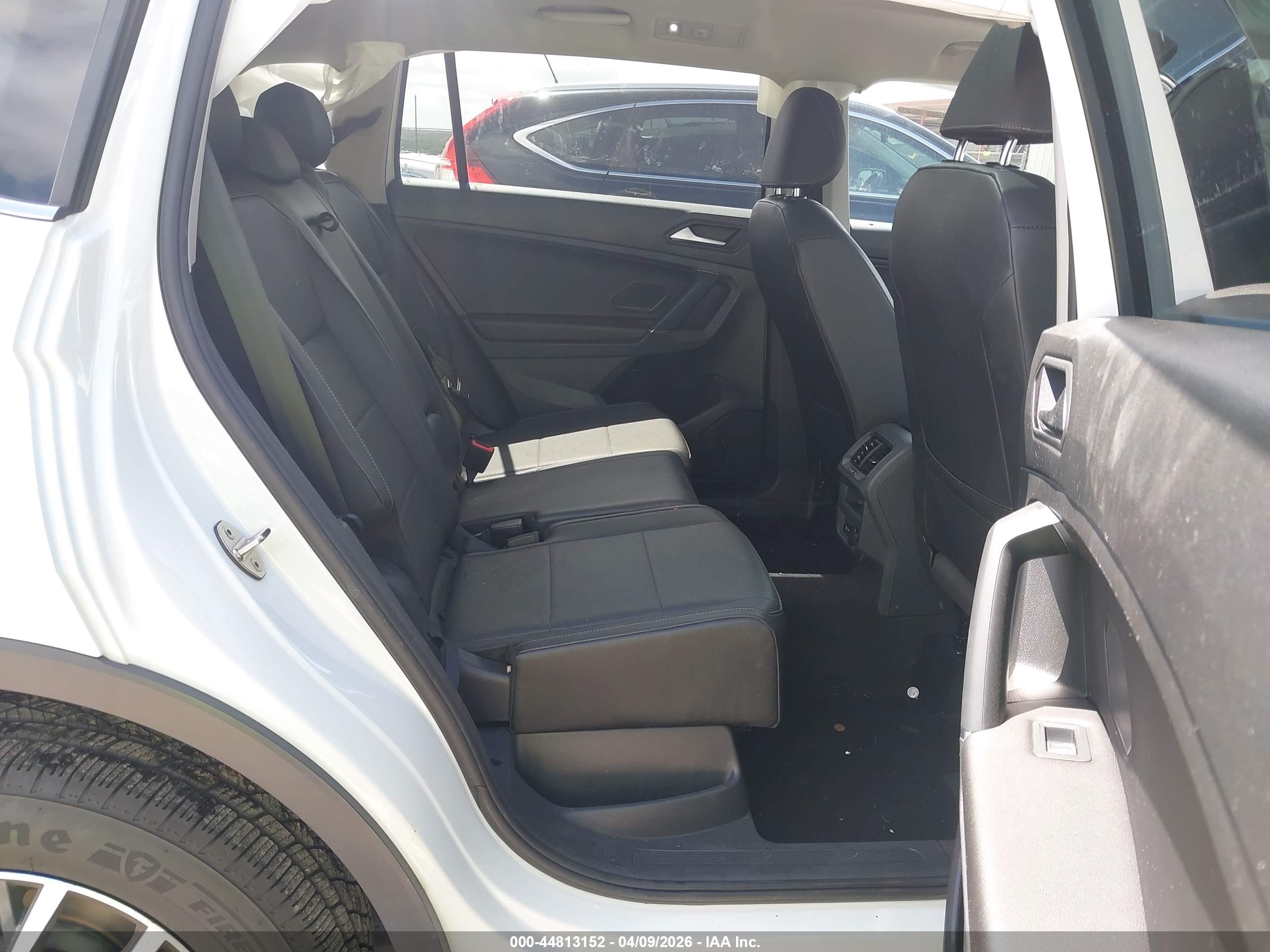 VOLKSWAGEN TIGUAN image 8