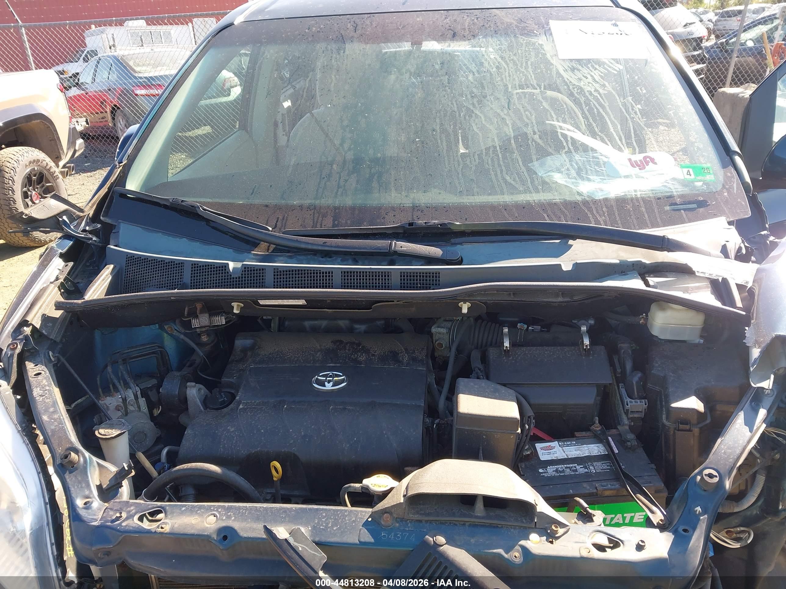 TOYOTA SIENNA image 10