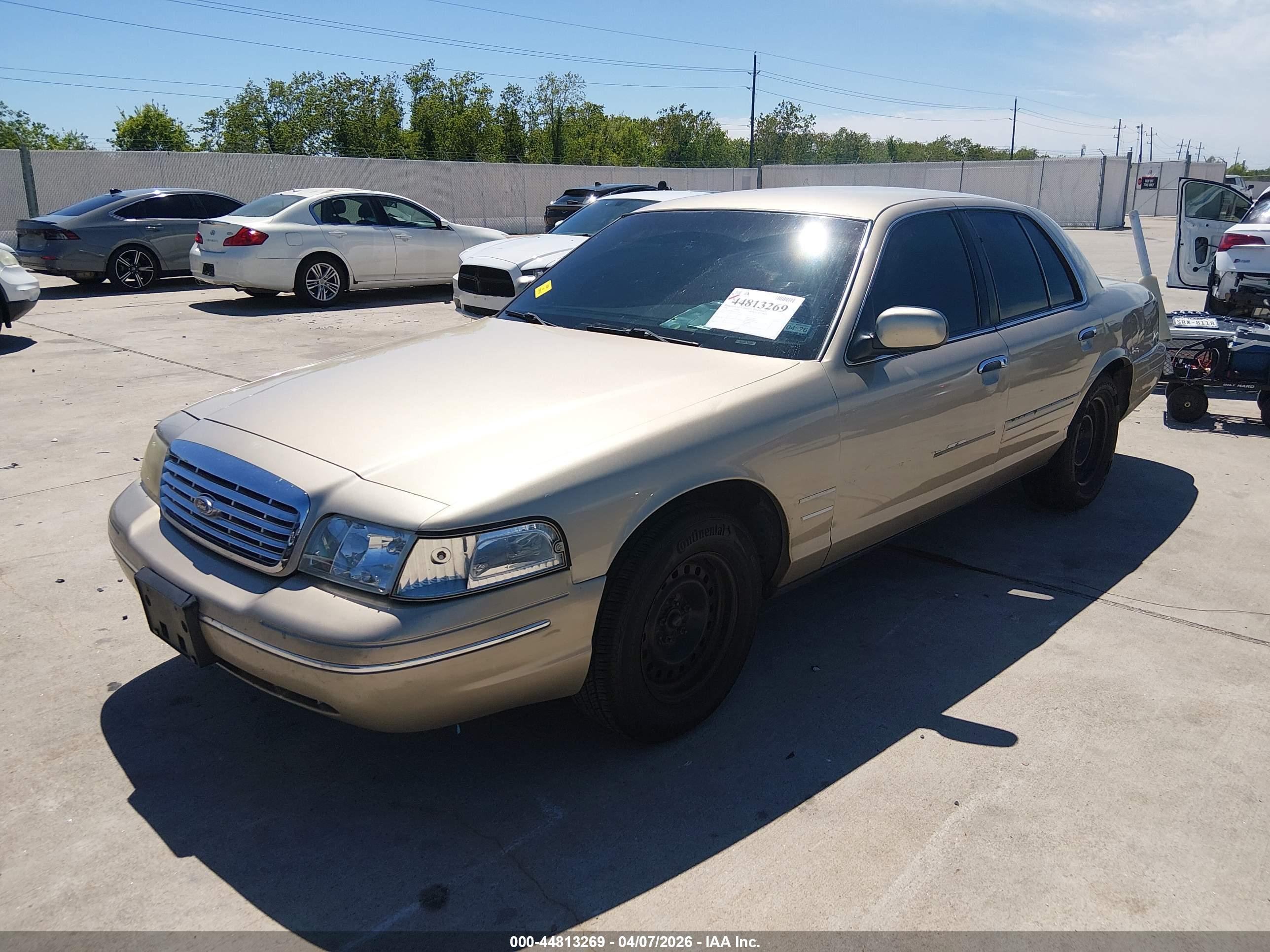 FORD CROWN image 2