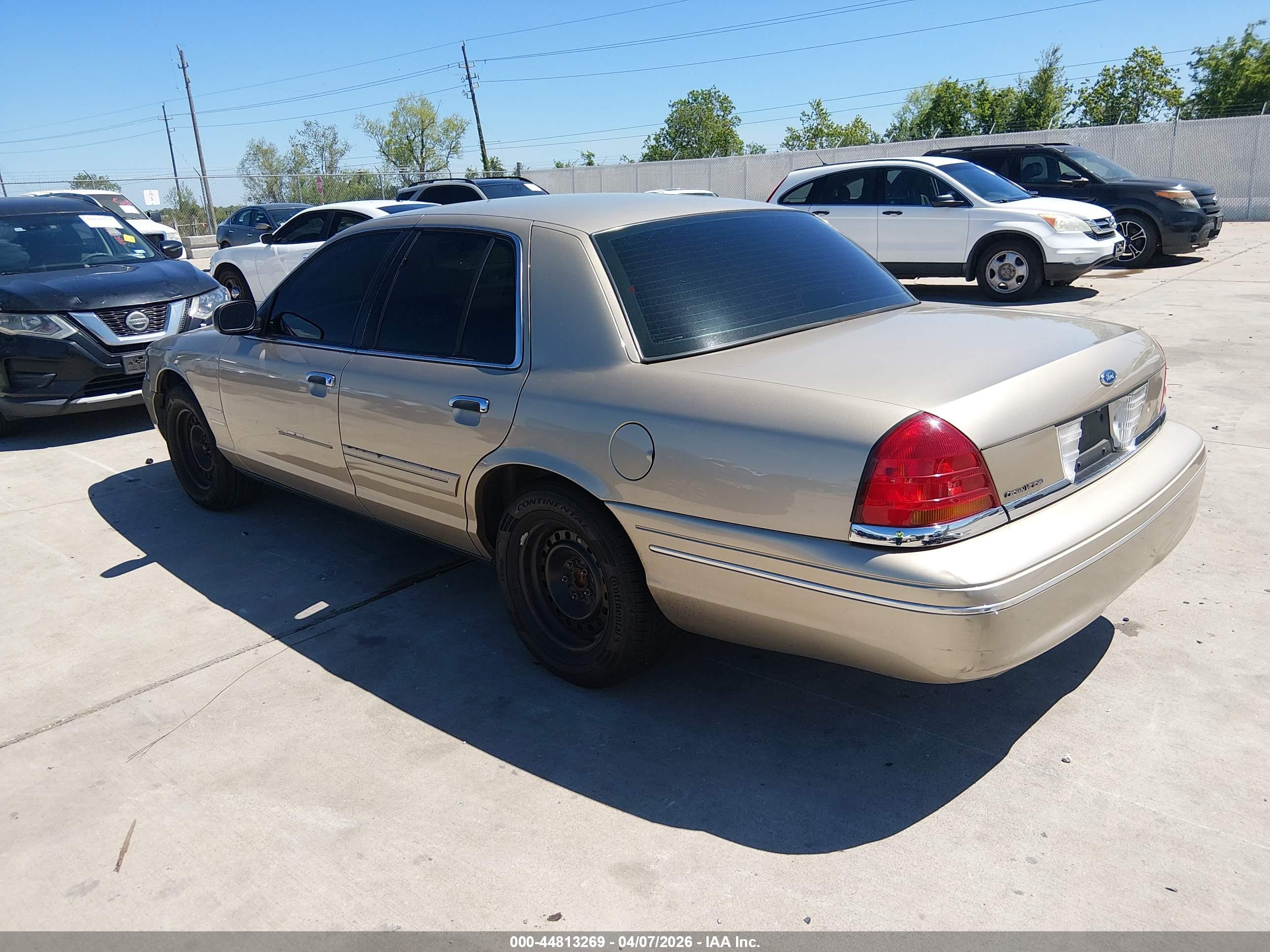 FORD CROWN image 3