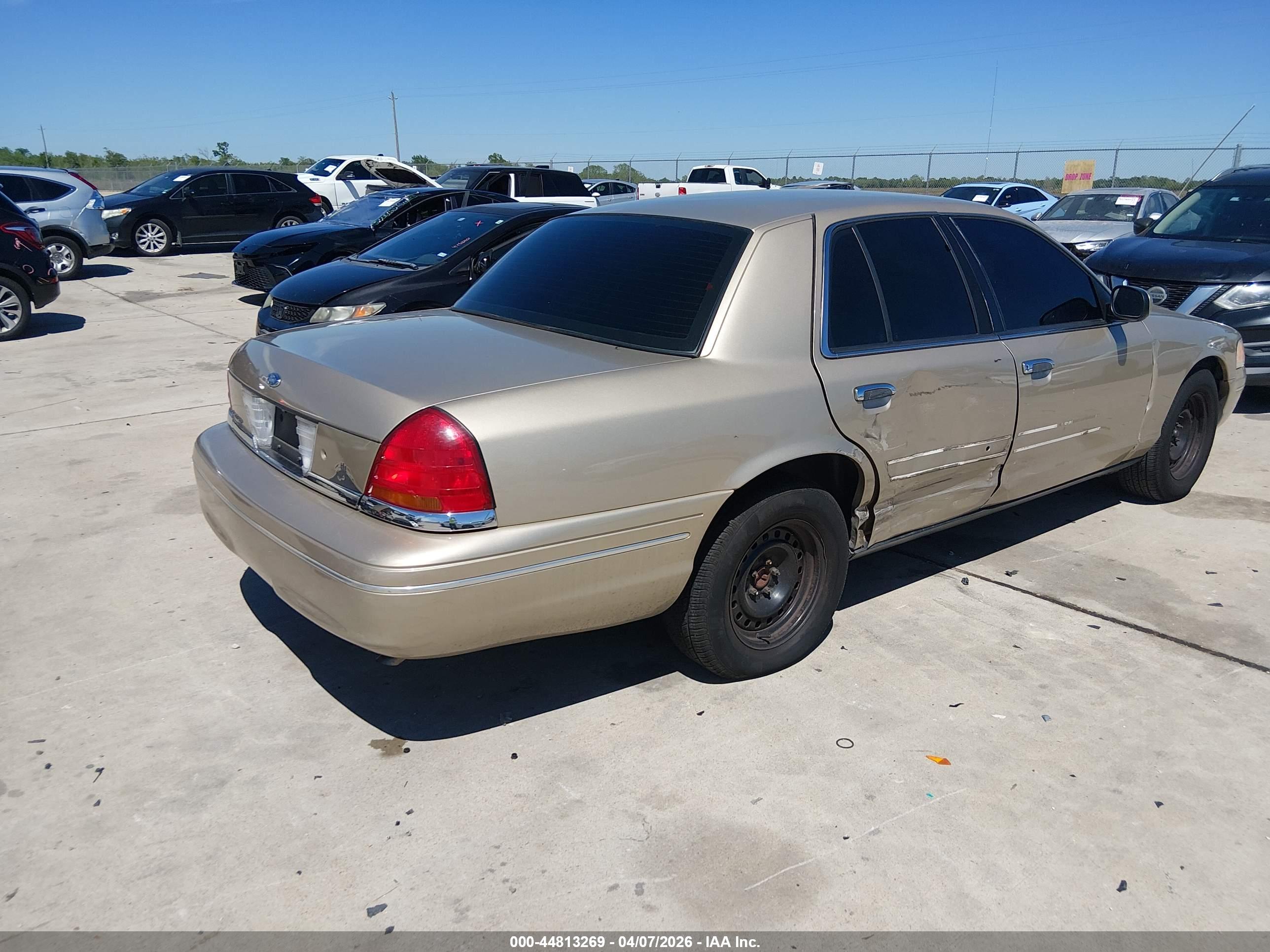 FORD CROWN image 4