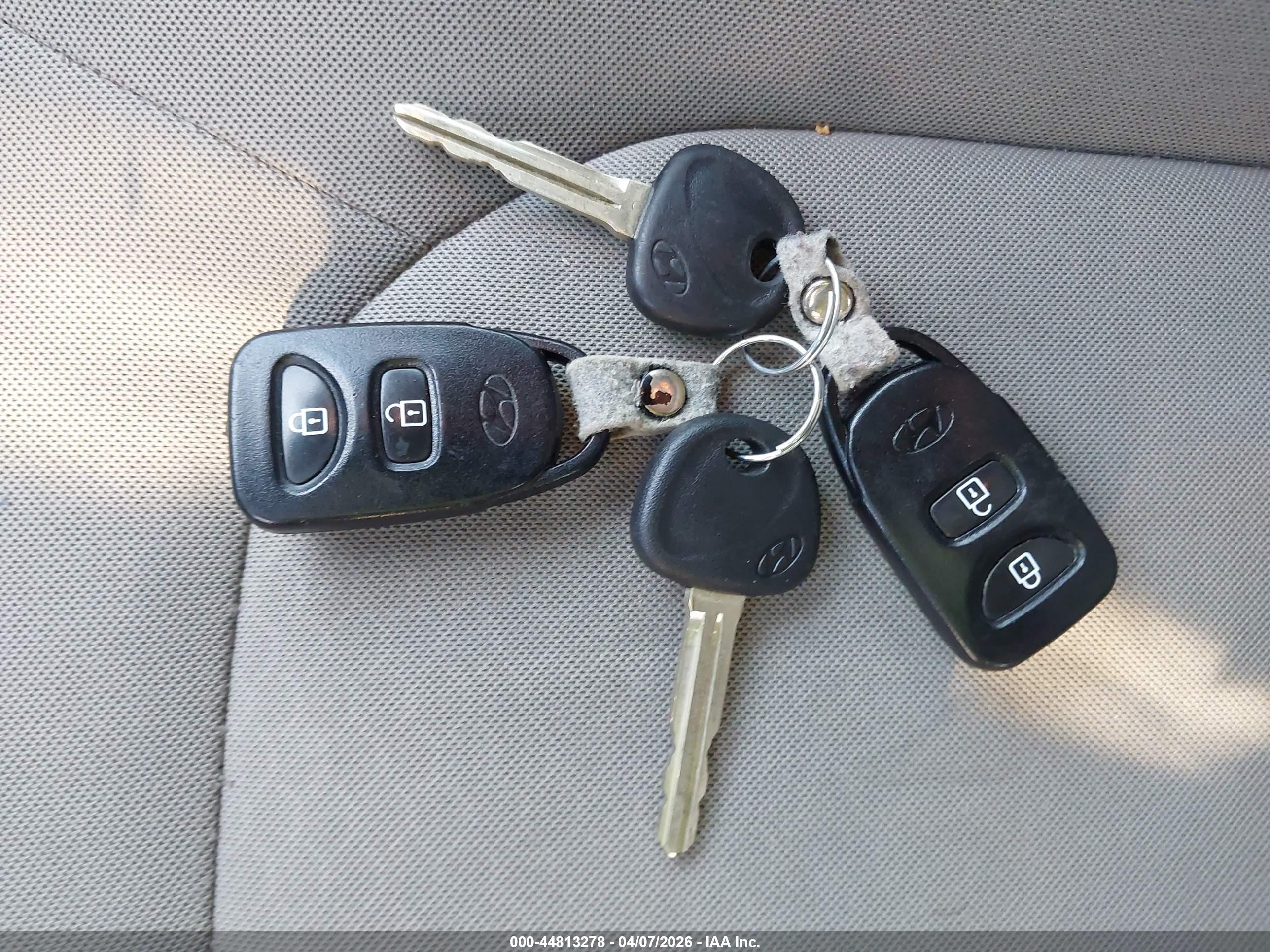 HYUNDAI TUCSON image 11