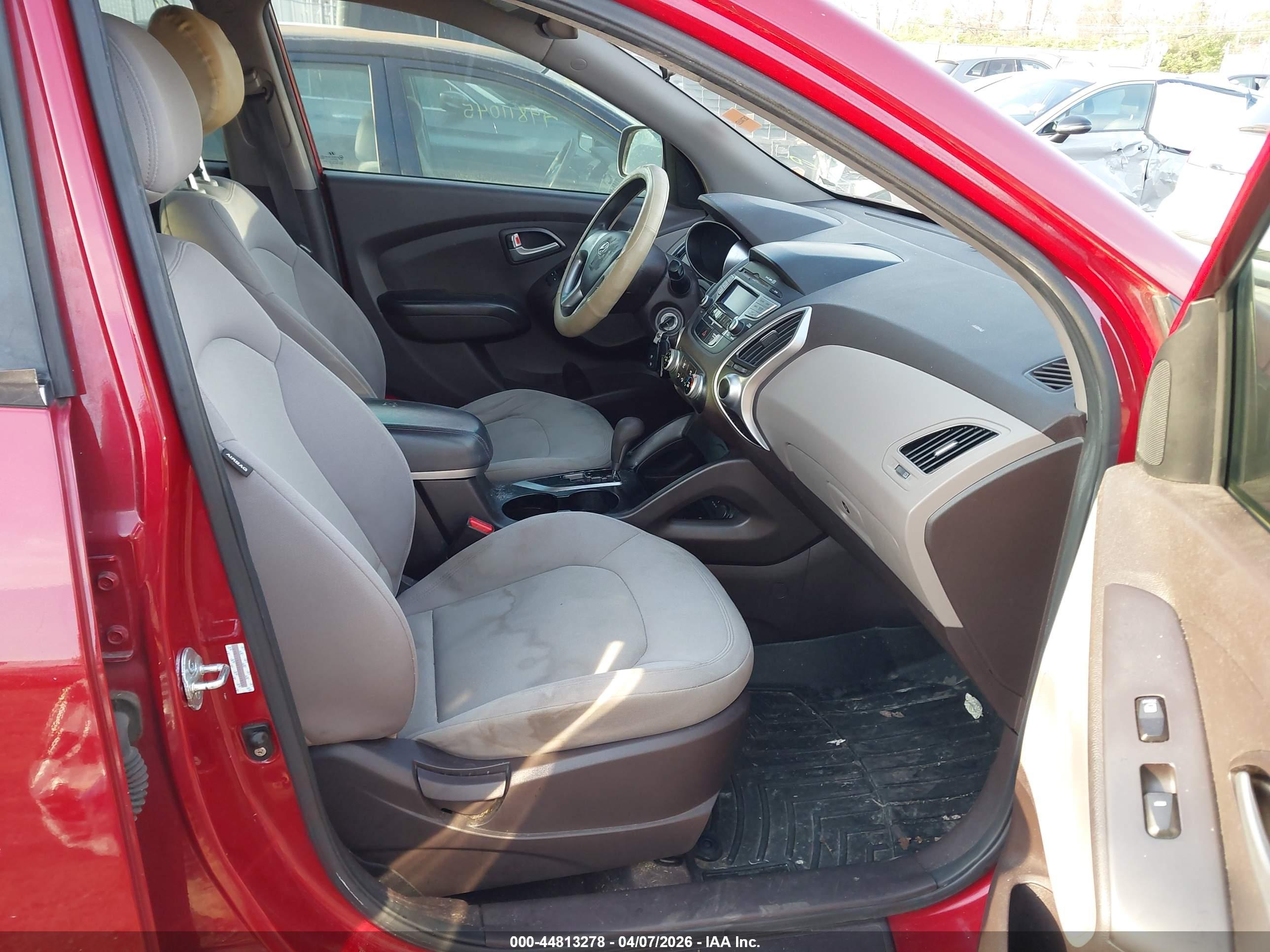 HYUNDAI TUCSON image 5