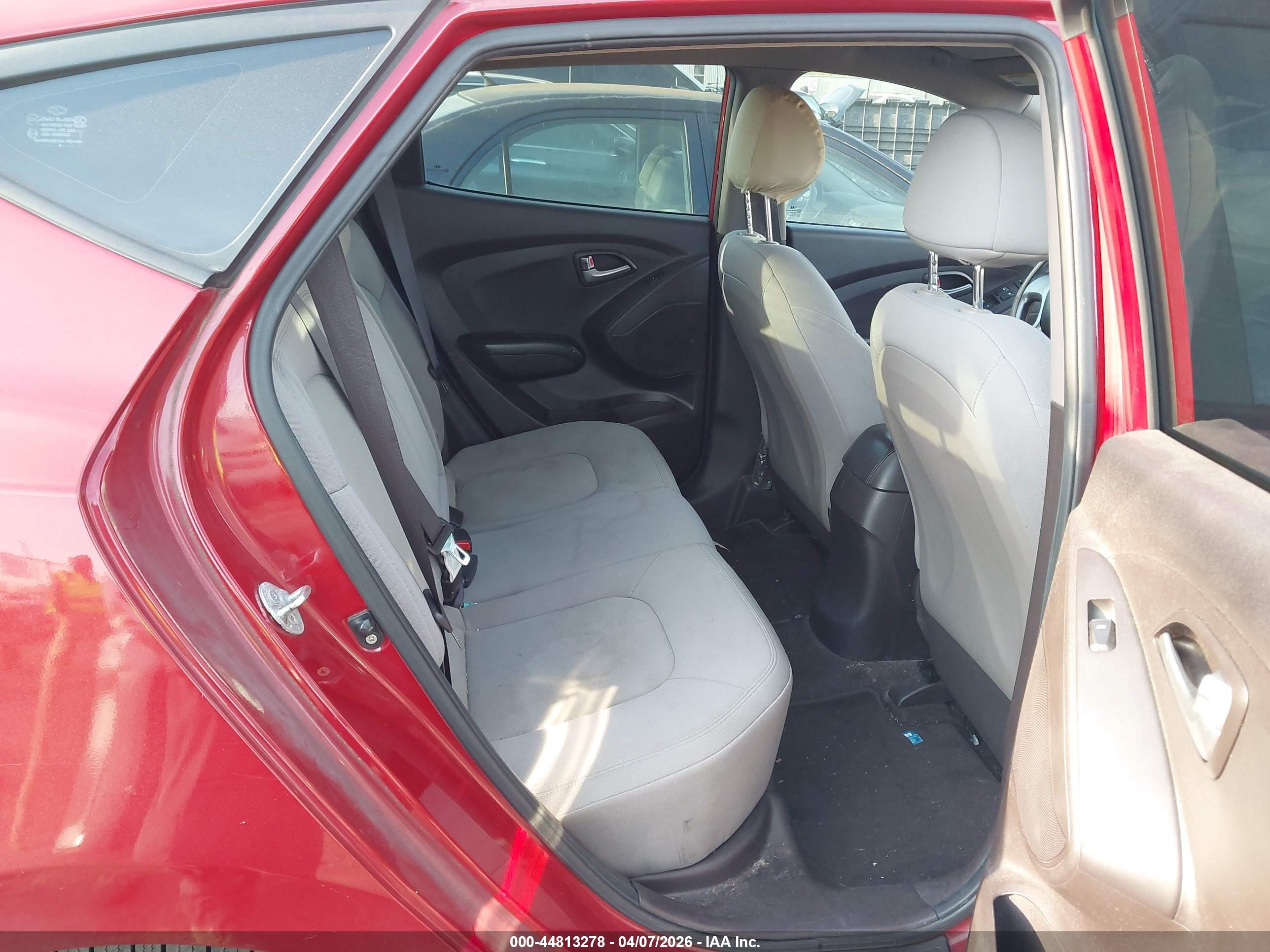 HYUNDAI TUCSON image 8