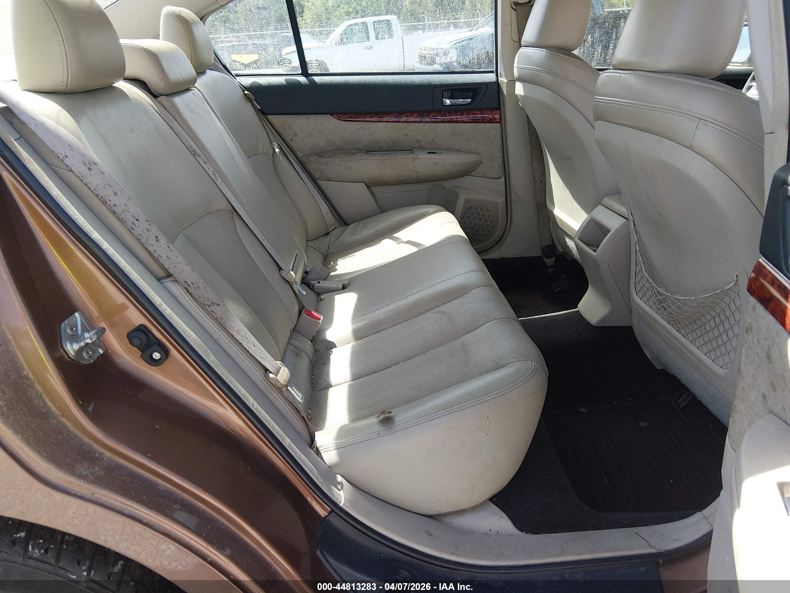 SUBARU LEGACY image 8
