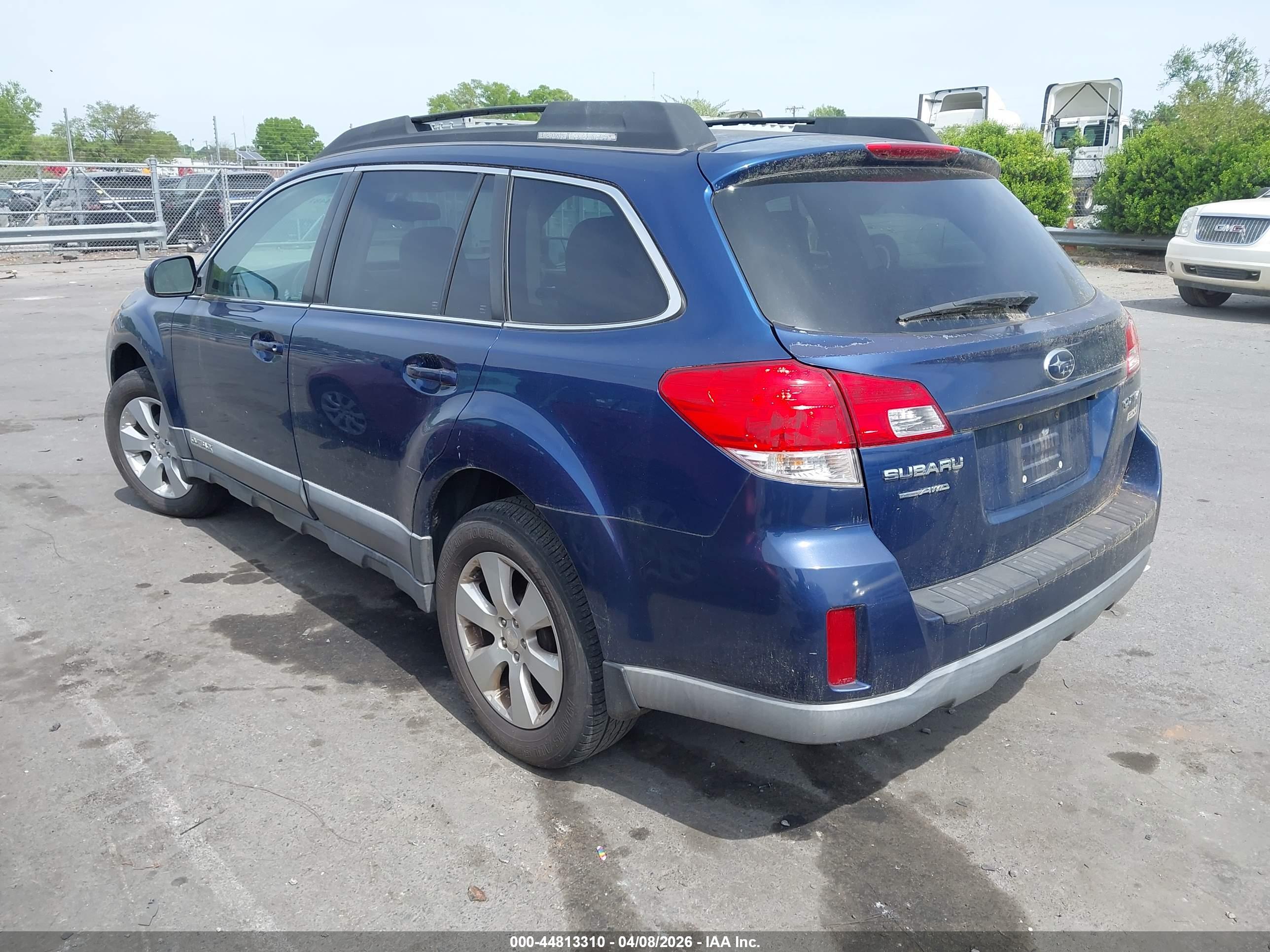 SUBARU OUTBACK image 3