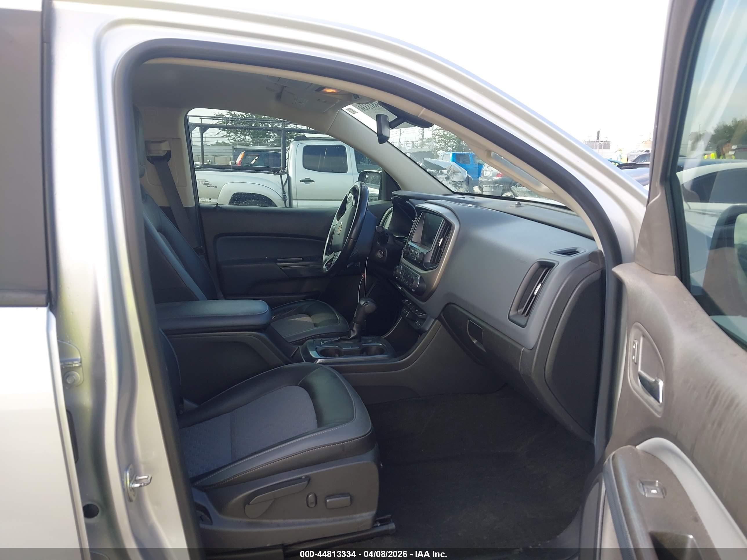 CHEVROLET COLORADO image 5