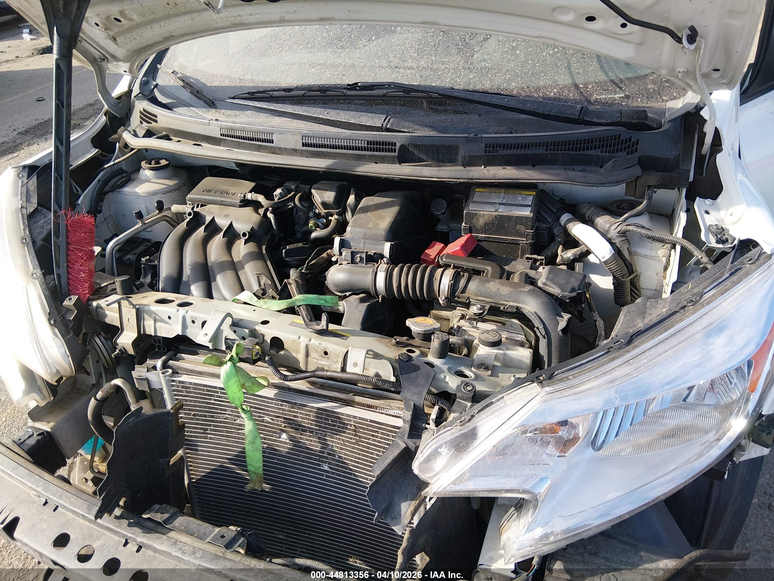NISSAN VERSA image 10