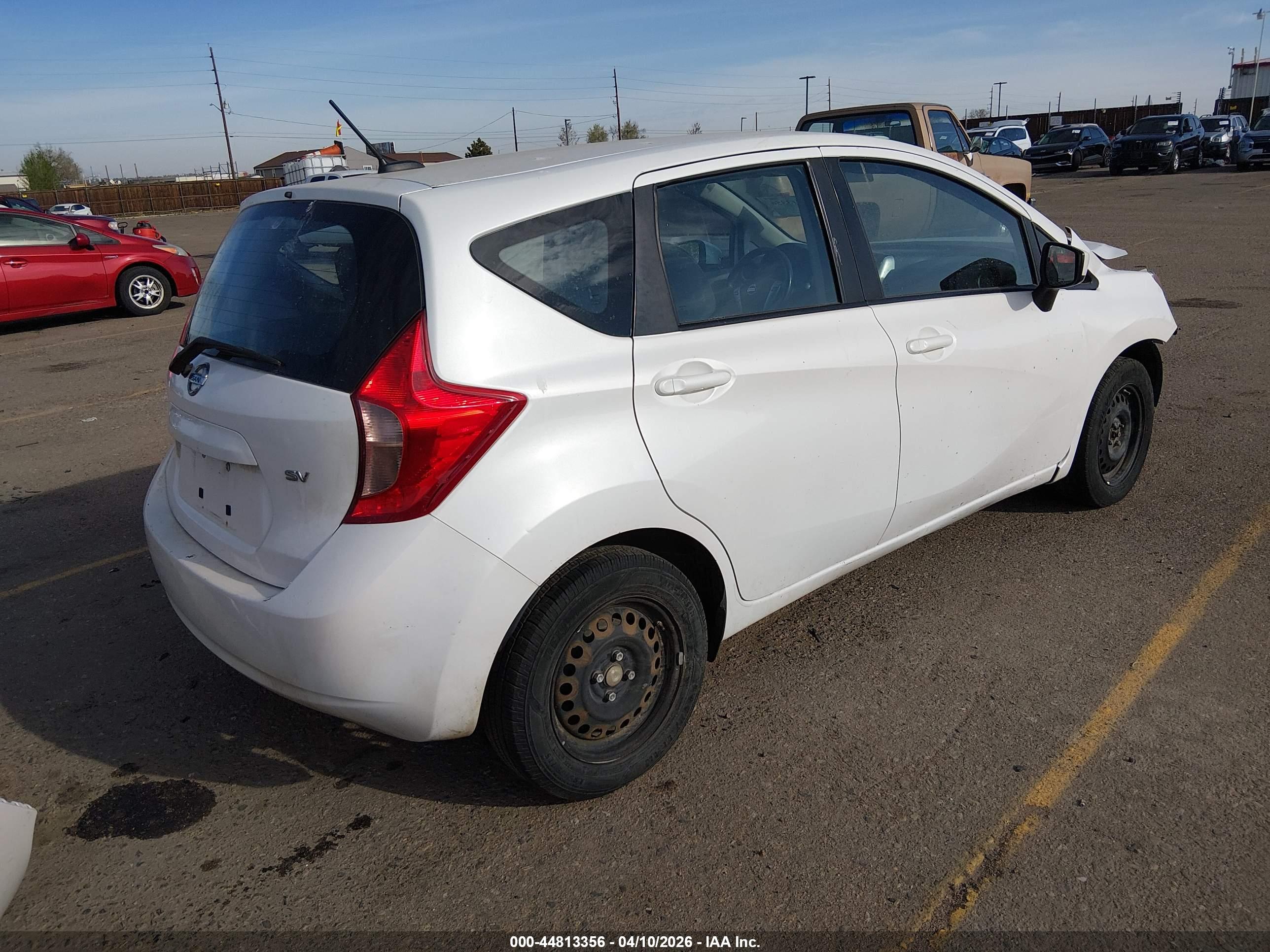 NISSAN VERSA image 4