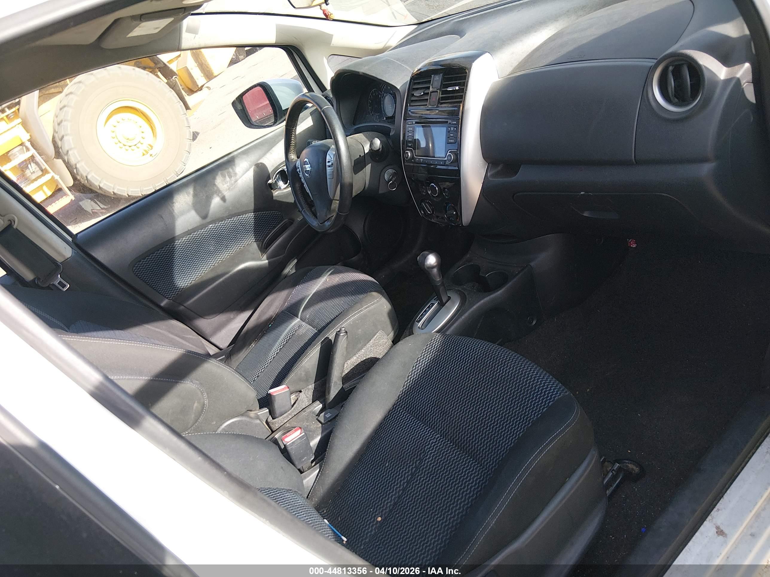 NISSAN VERSA image 5