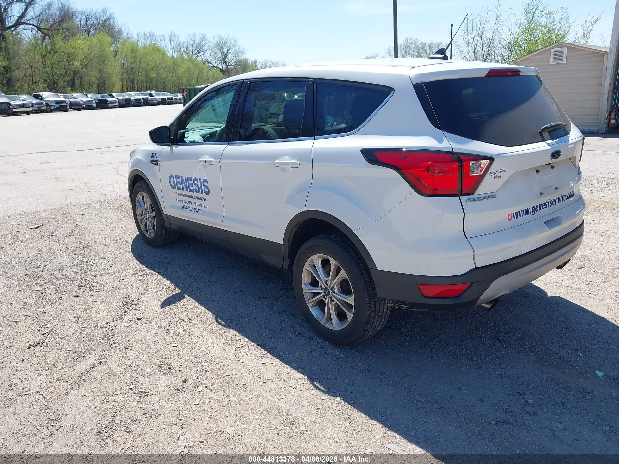 FORD ESCAPE image 3