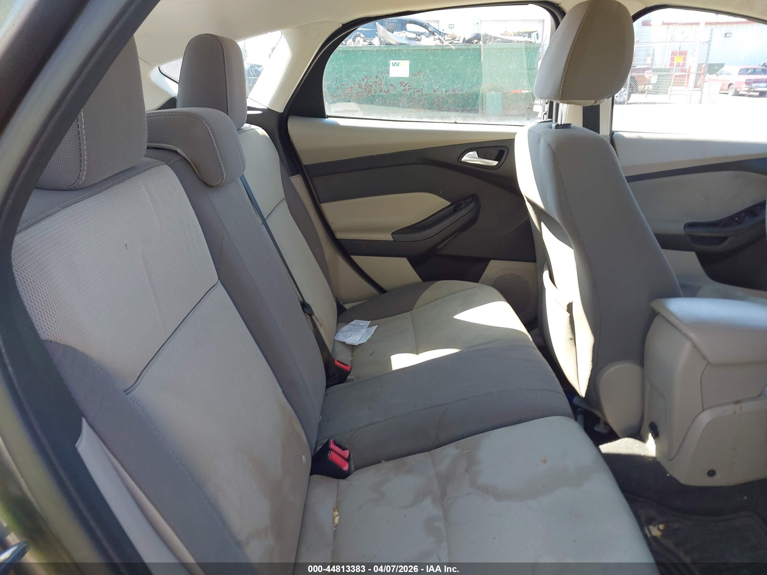 FORD FOCUS image 8