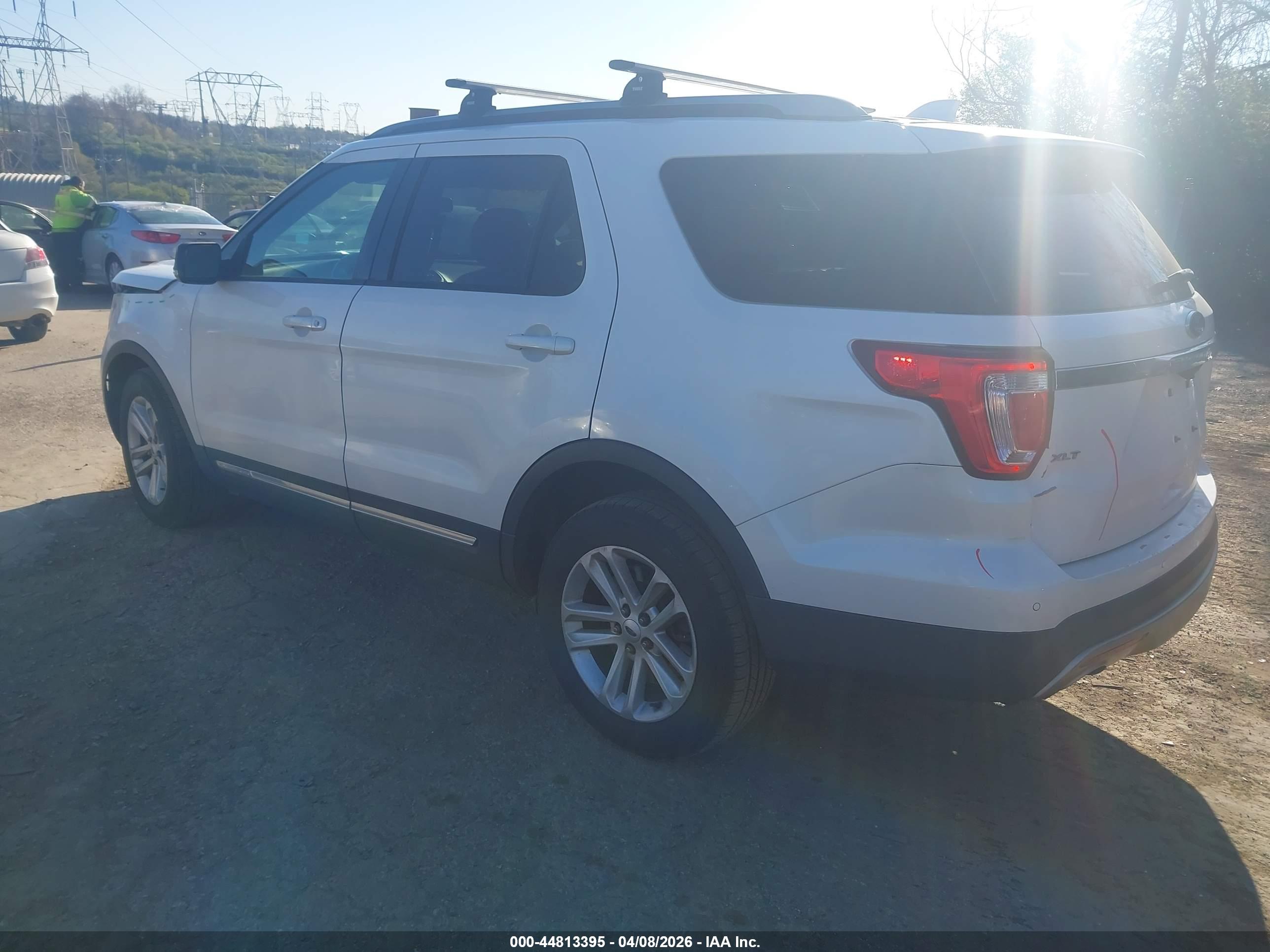 FORD EXPLORER image 3