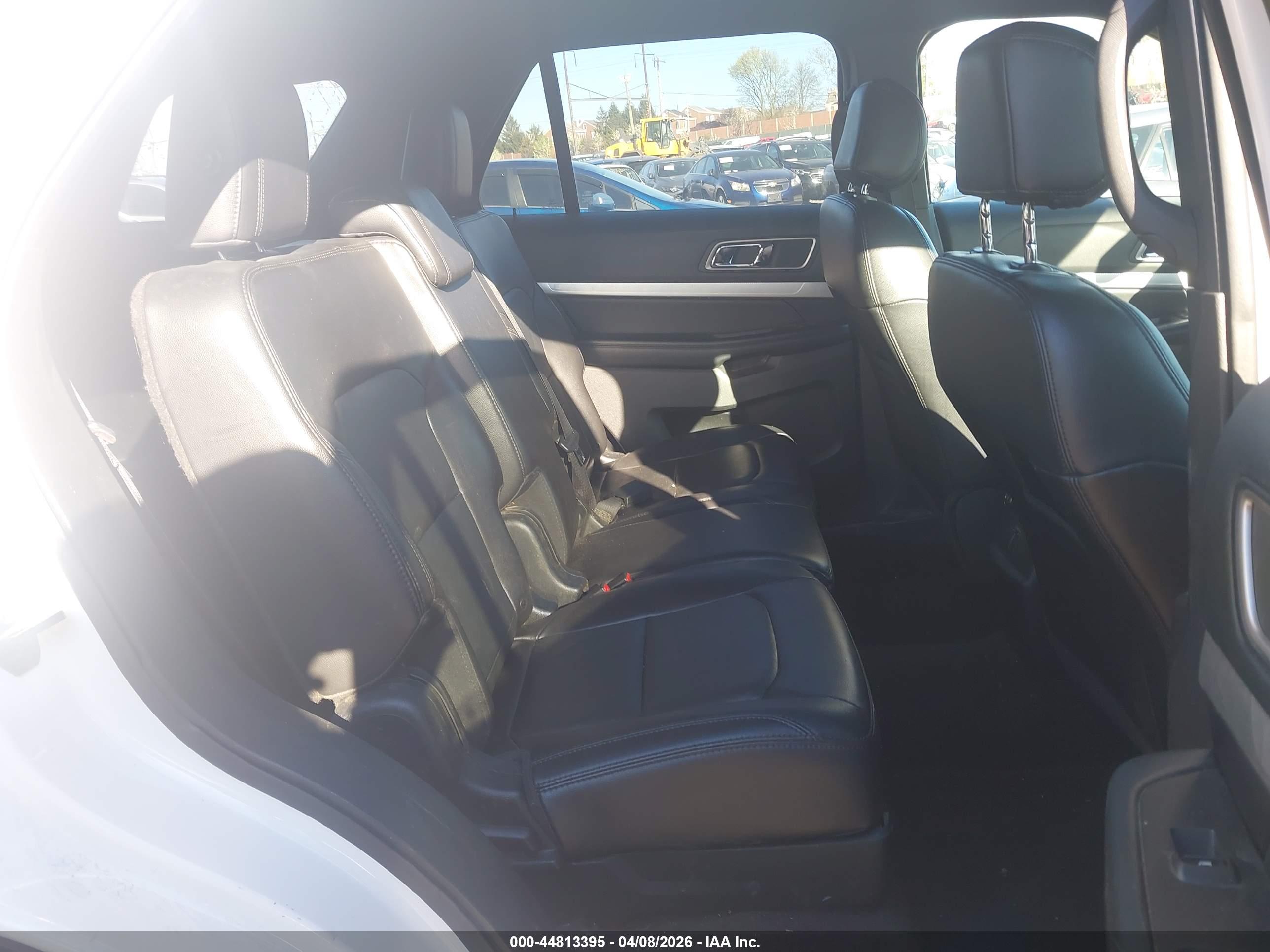 FORD EXPLORER image 8