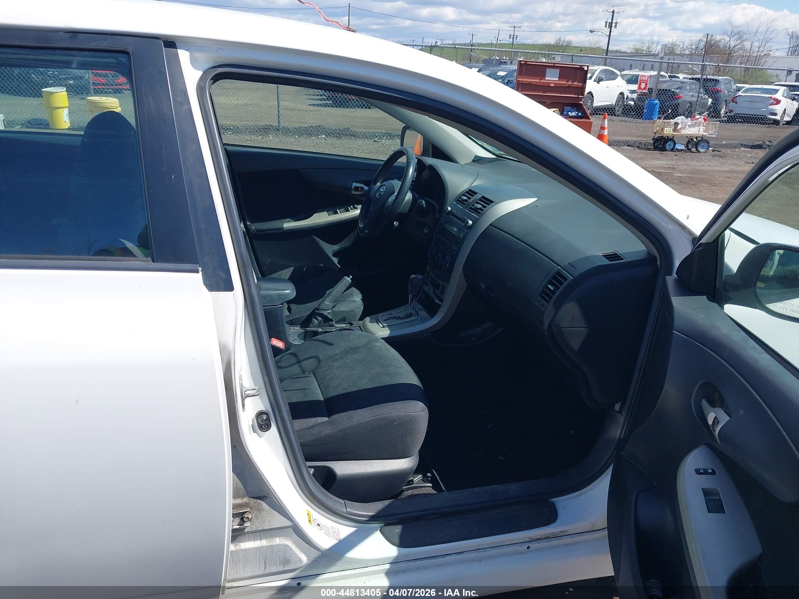 TOYOTA COROLLA image 5
