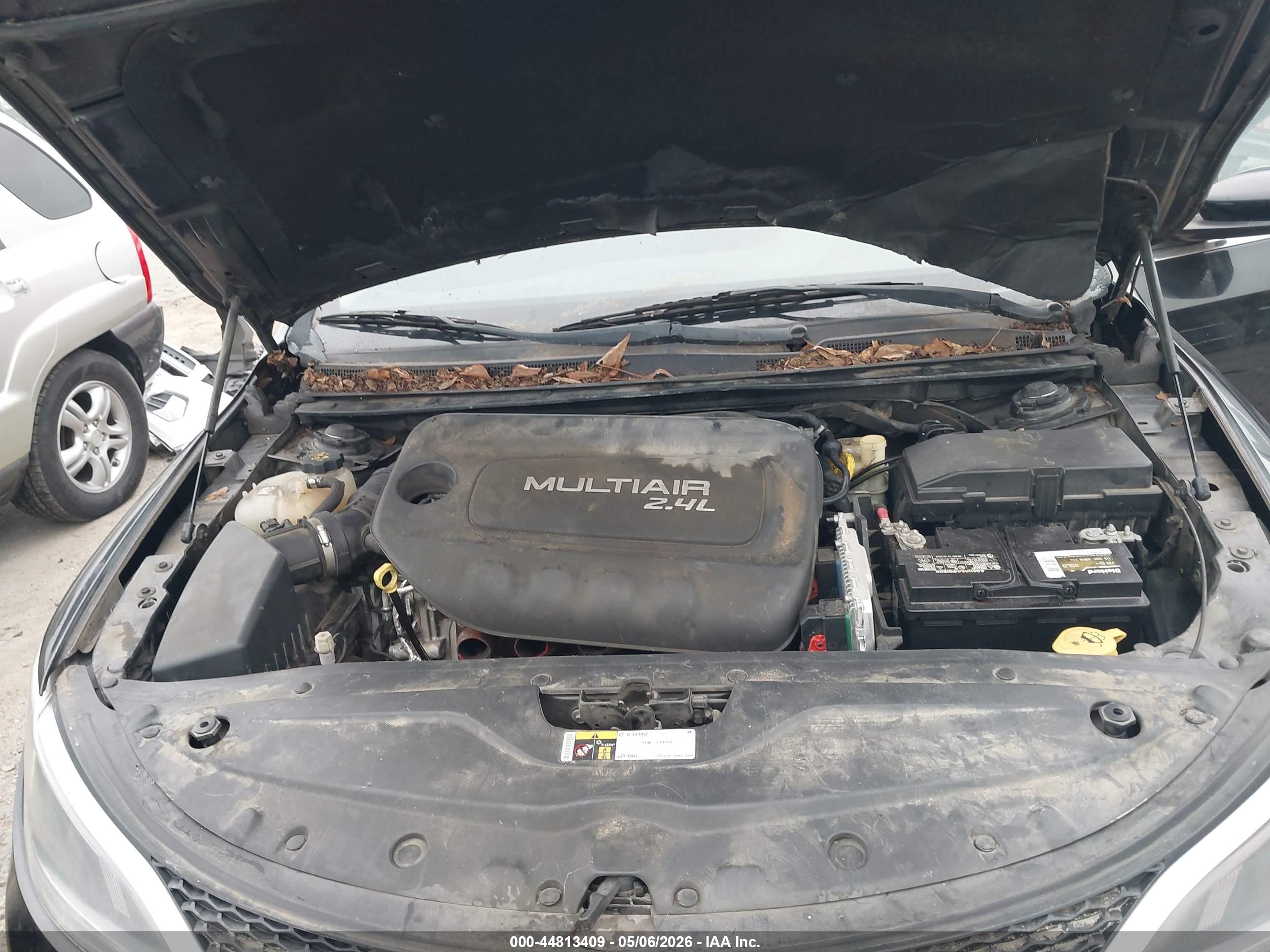 CHRYSLER 200 image 10