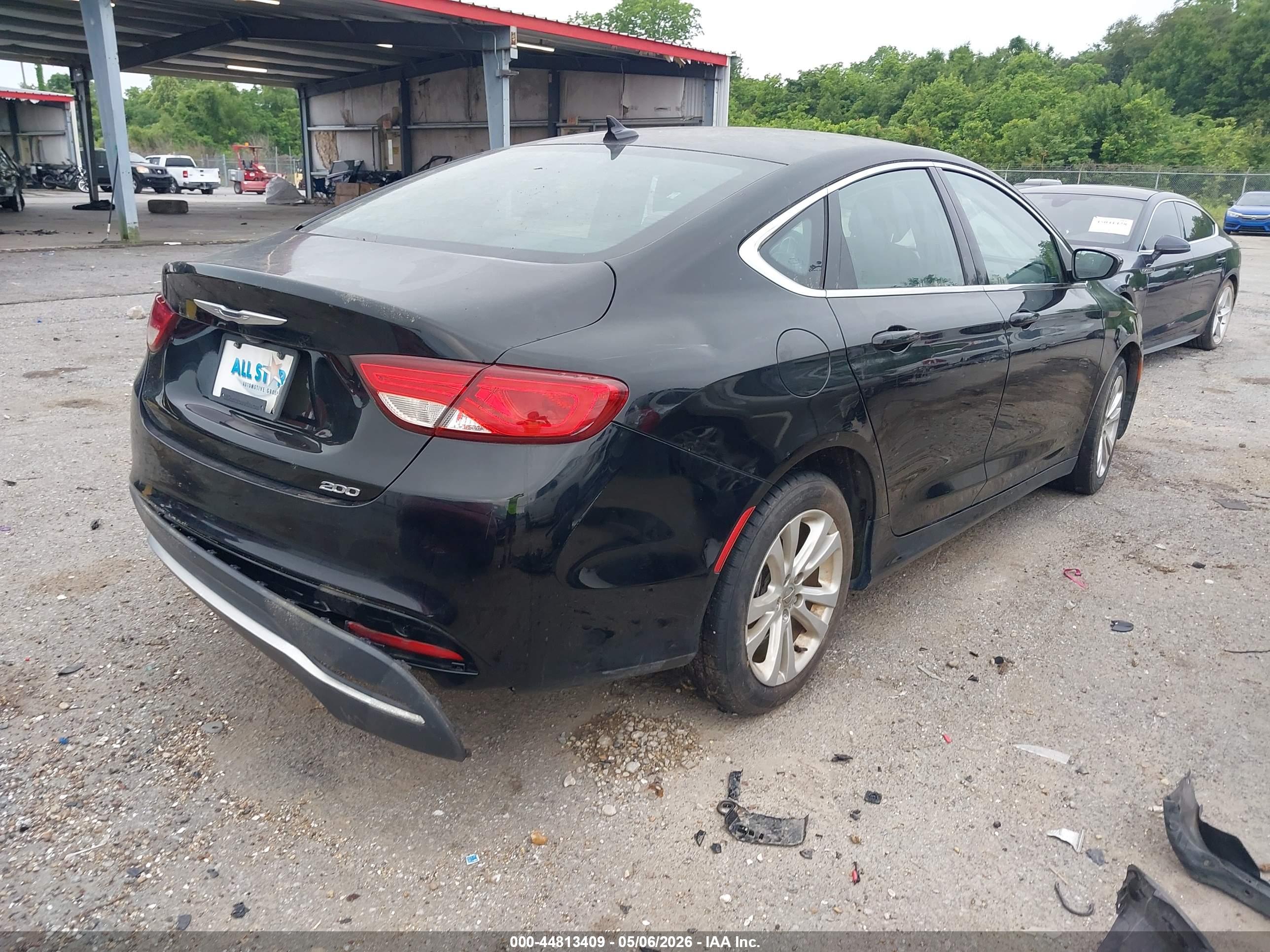 CHRYSLER 200 image 4