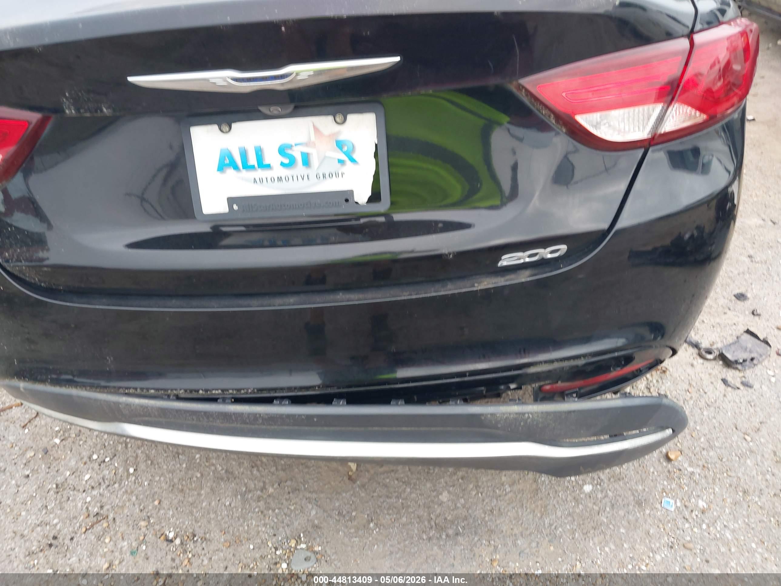 CHRYSLER 200 image 6