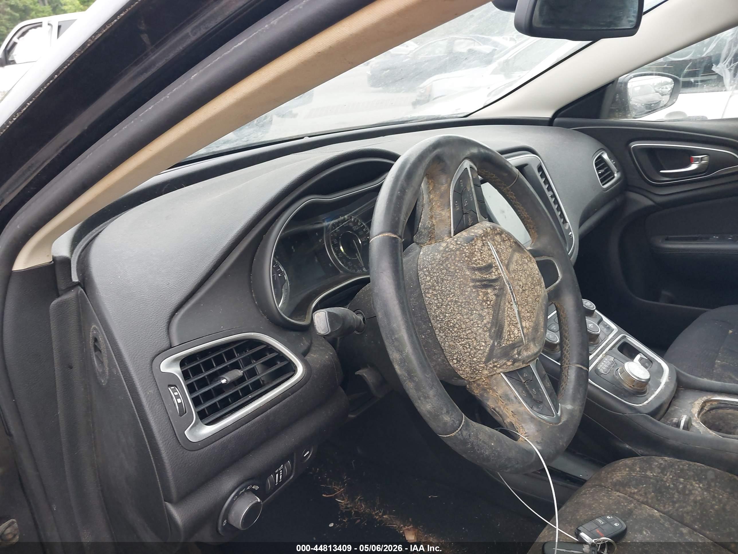 CHRYSLER 200 image 7