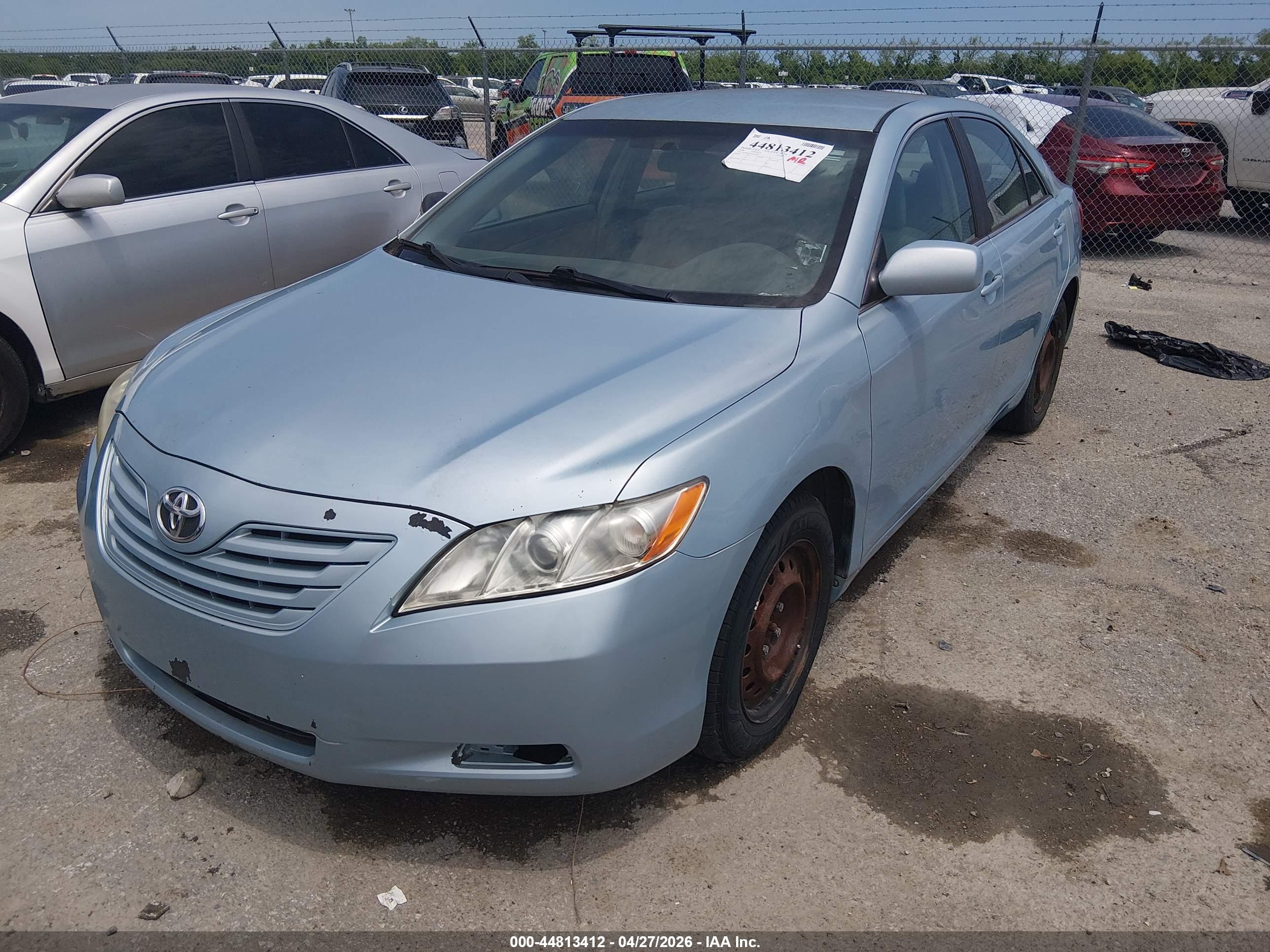 TOYOTA CAMRY image 2