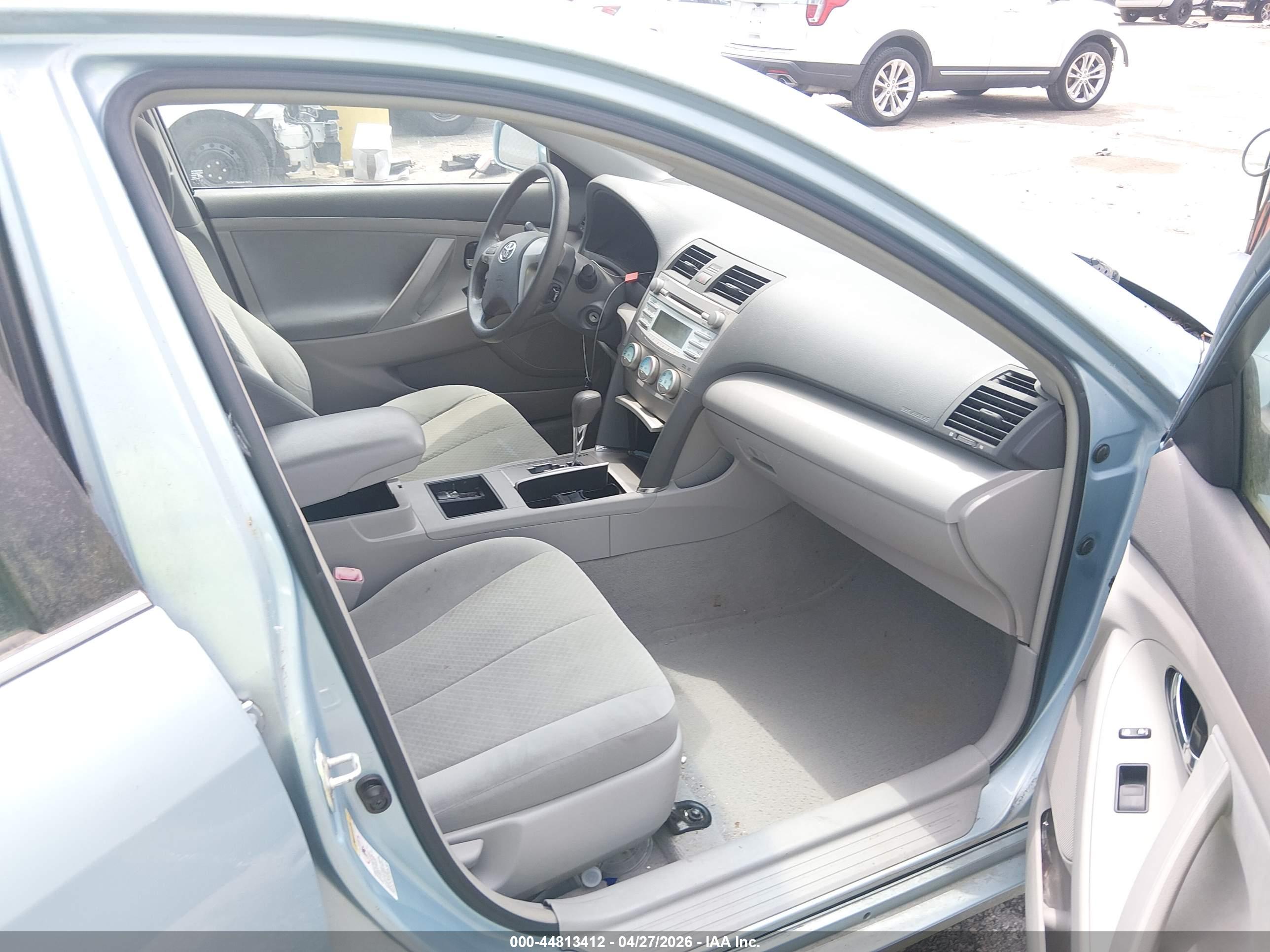 TOYOTA CAMRY image 5