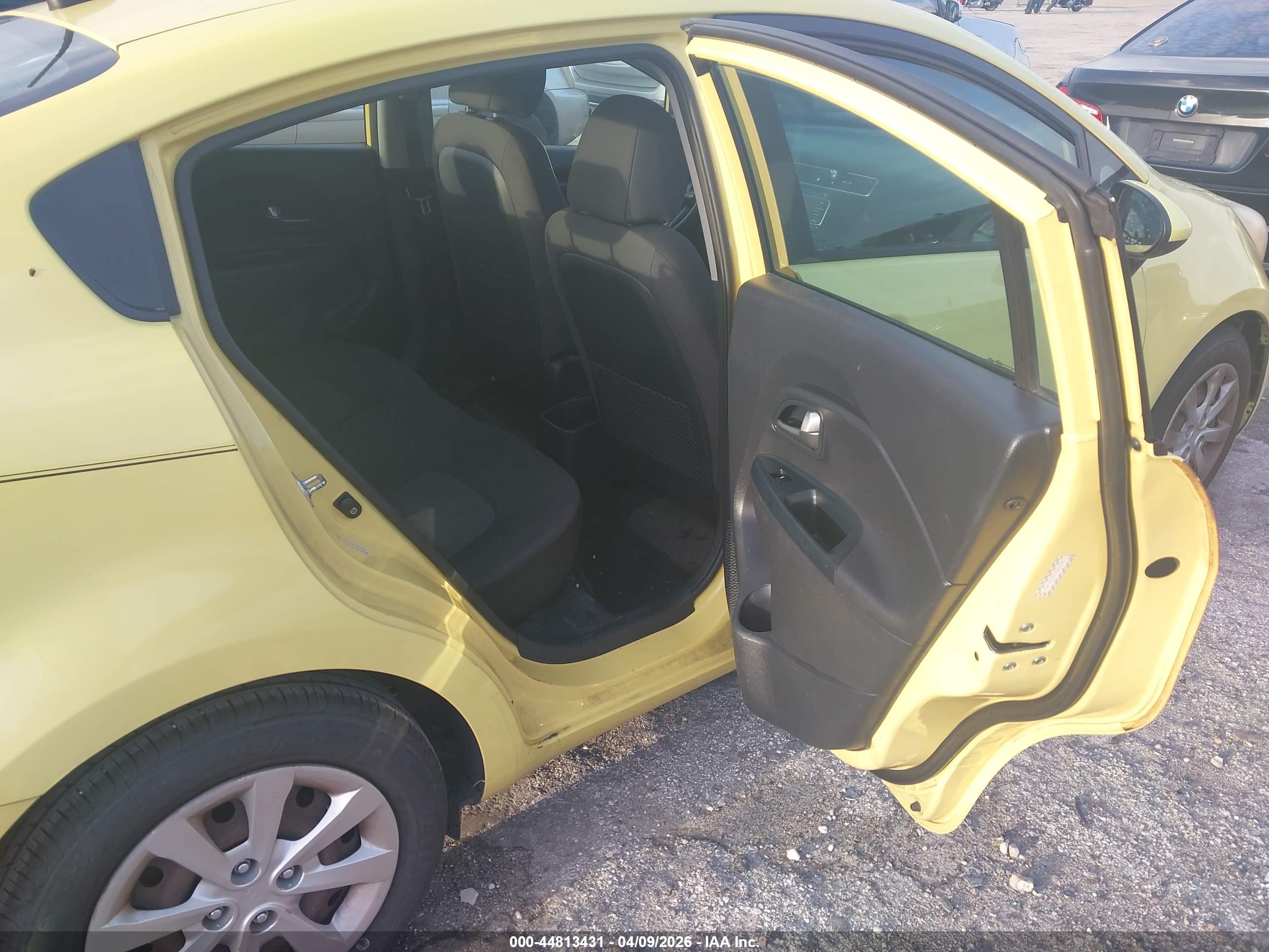 KIA RIO image 8