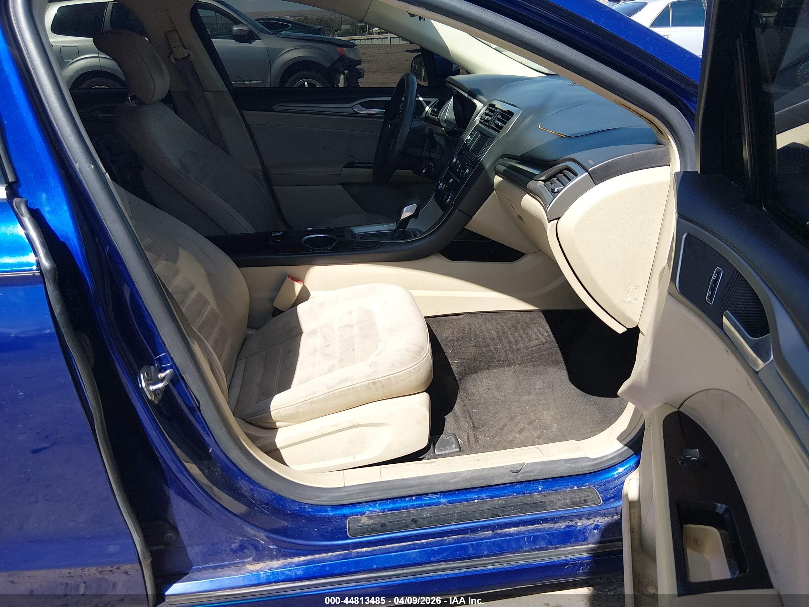 FORD FUSION image 5