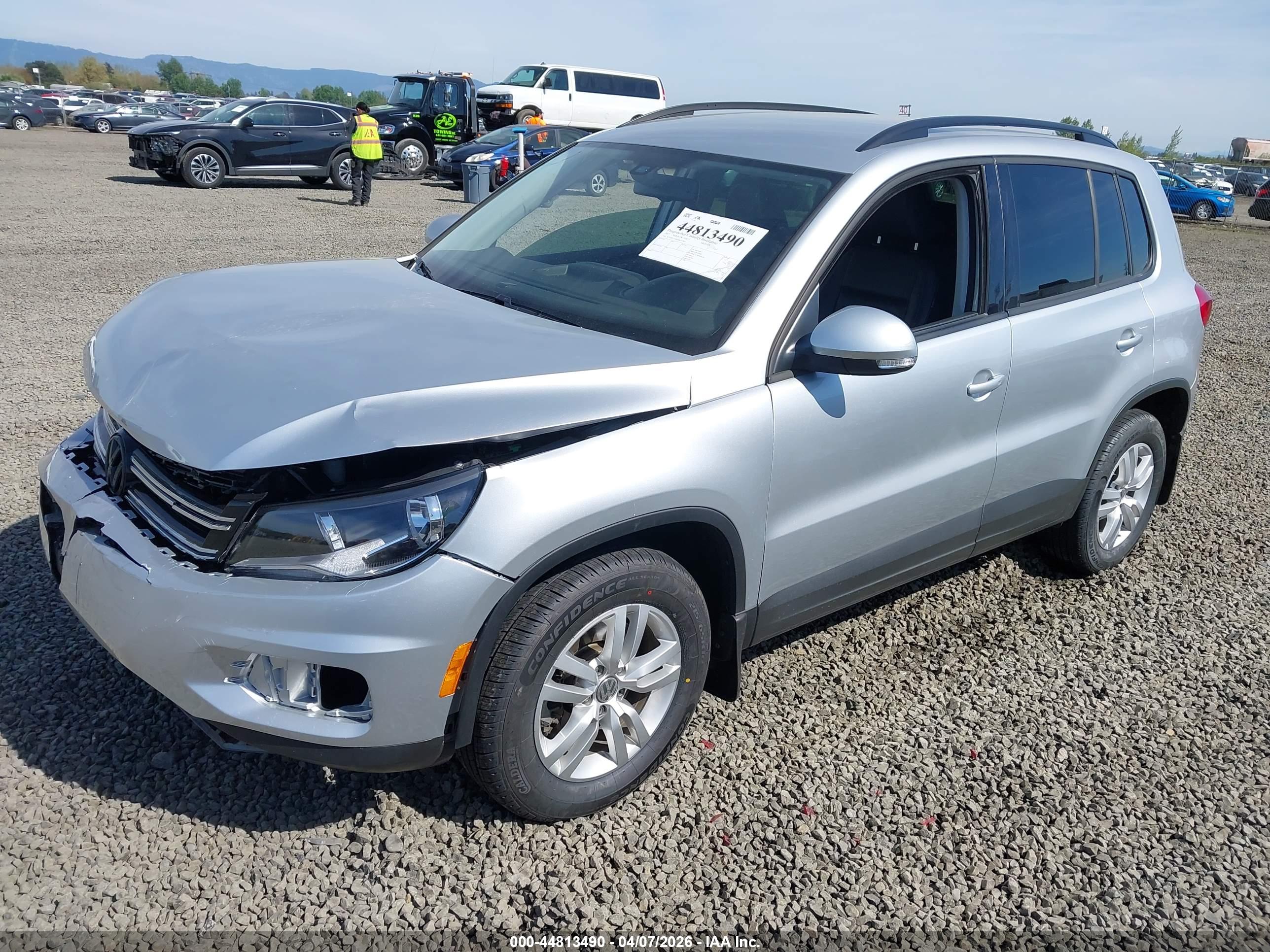 VOLKSWAGEN TIGUAN image 2