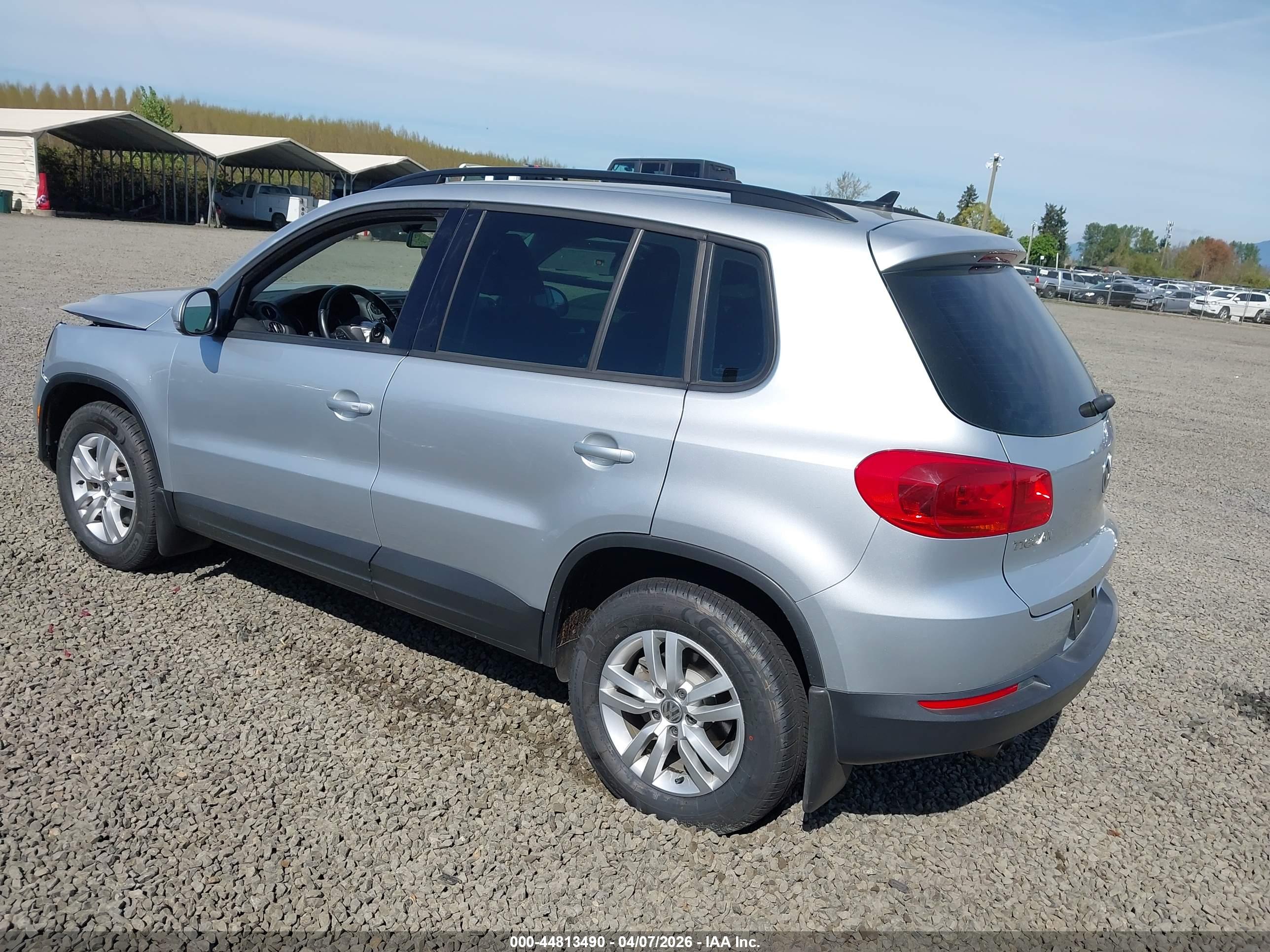 VOLKSWAGEN TIGUAN image 3