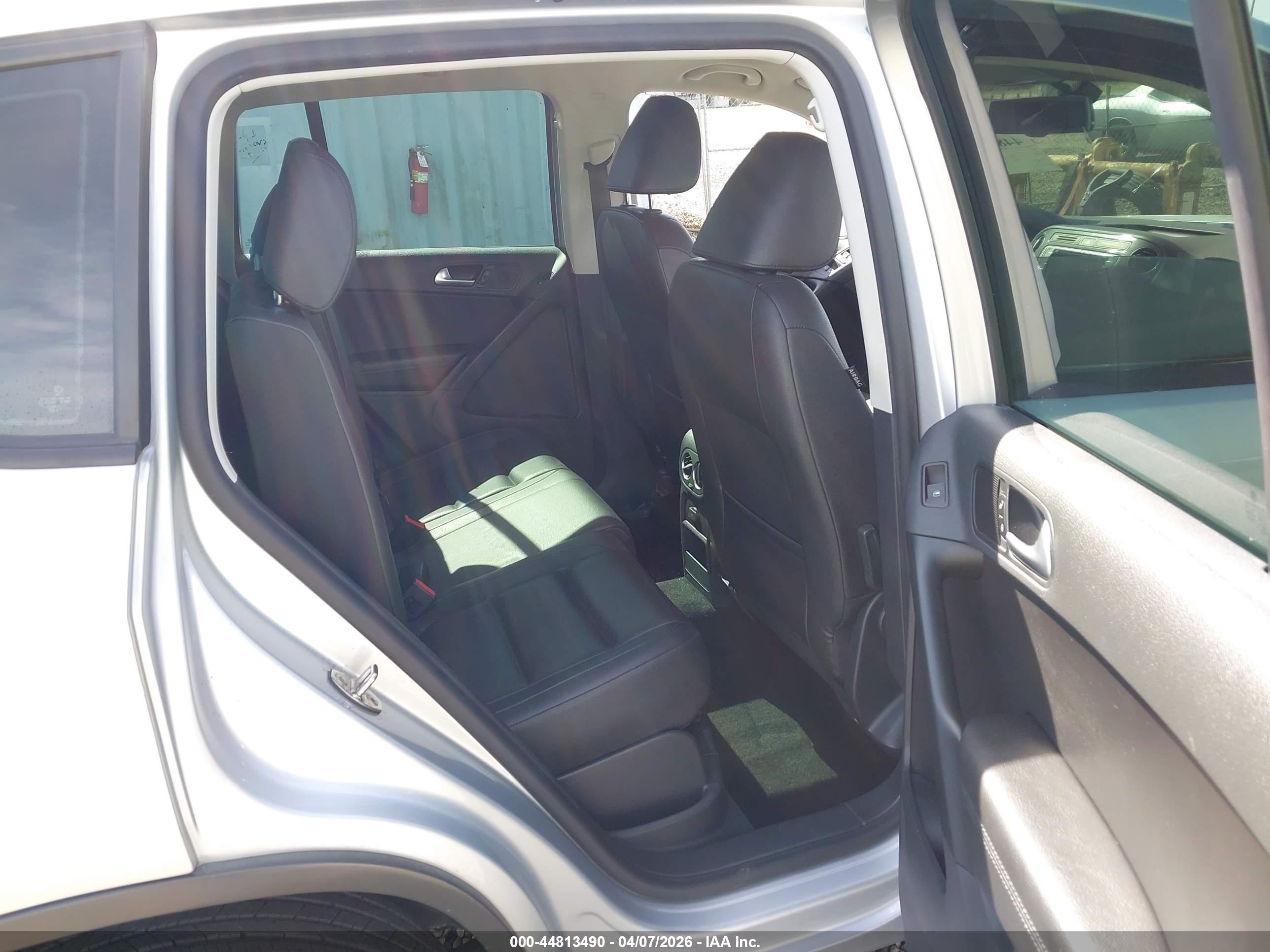VOLKSWAGEN TIGUAN image 8