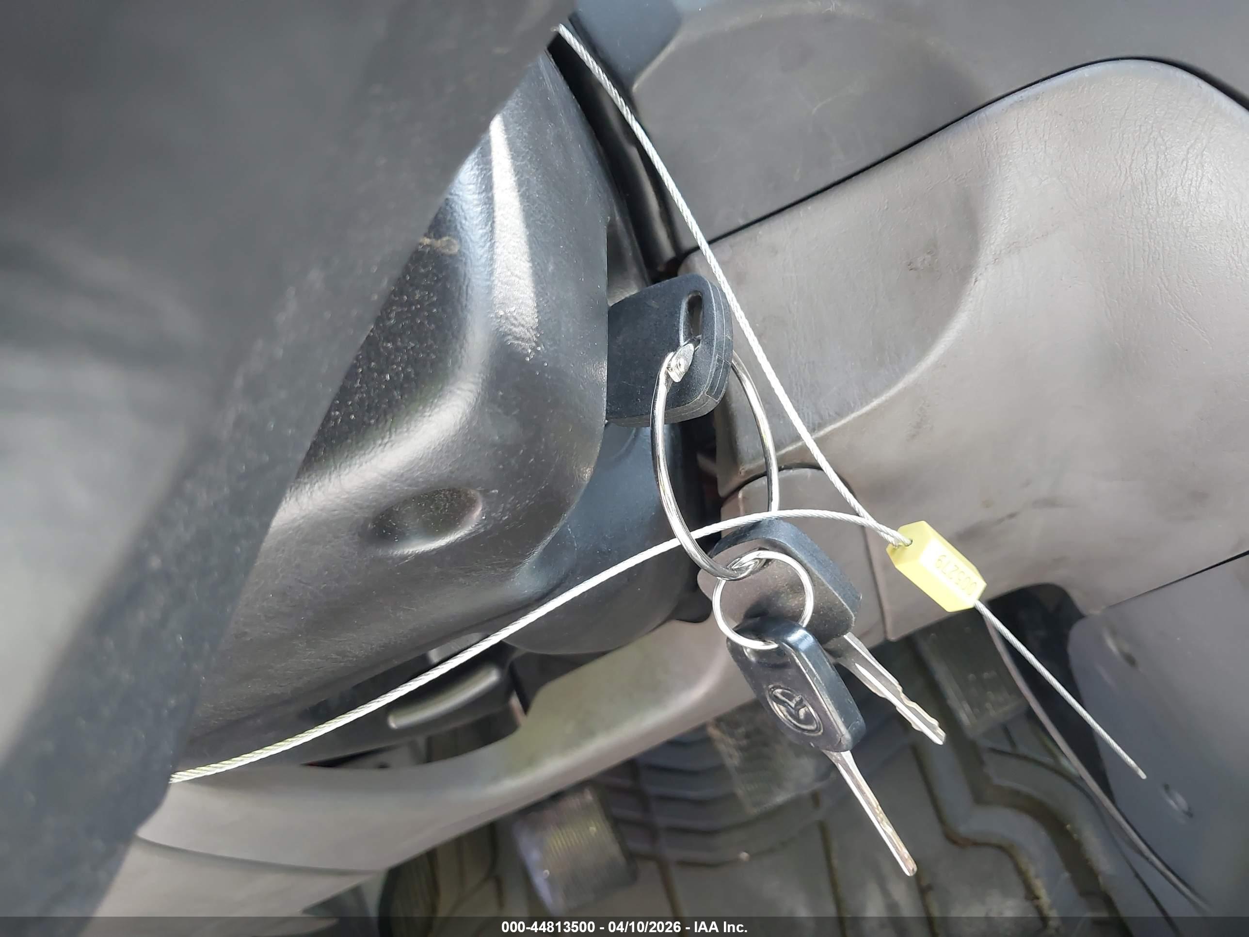 MAZDA TRIBUTE image 11