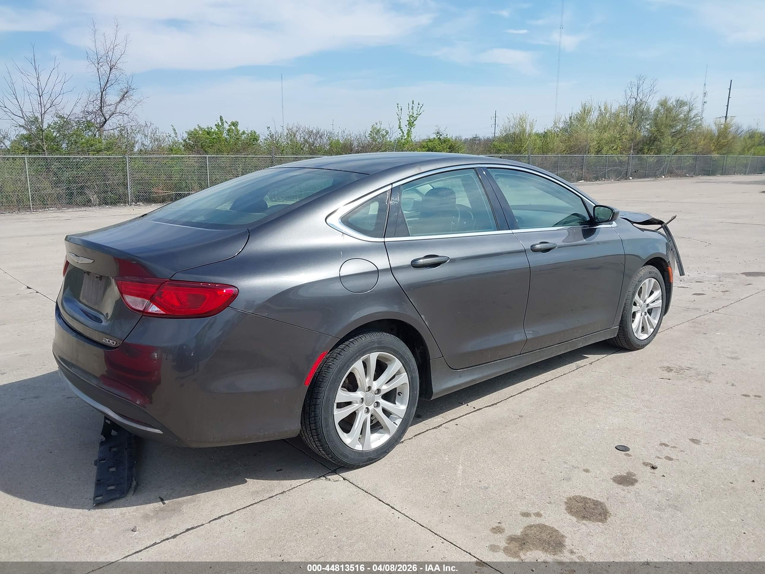 CHRYSLER 200 image 4