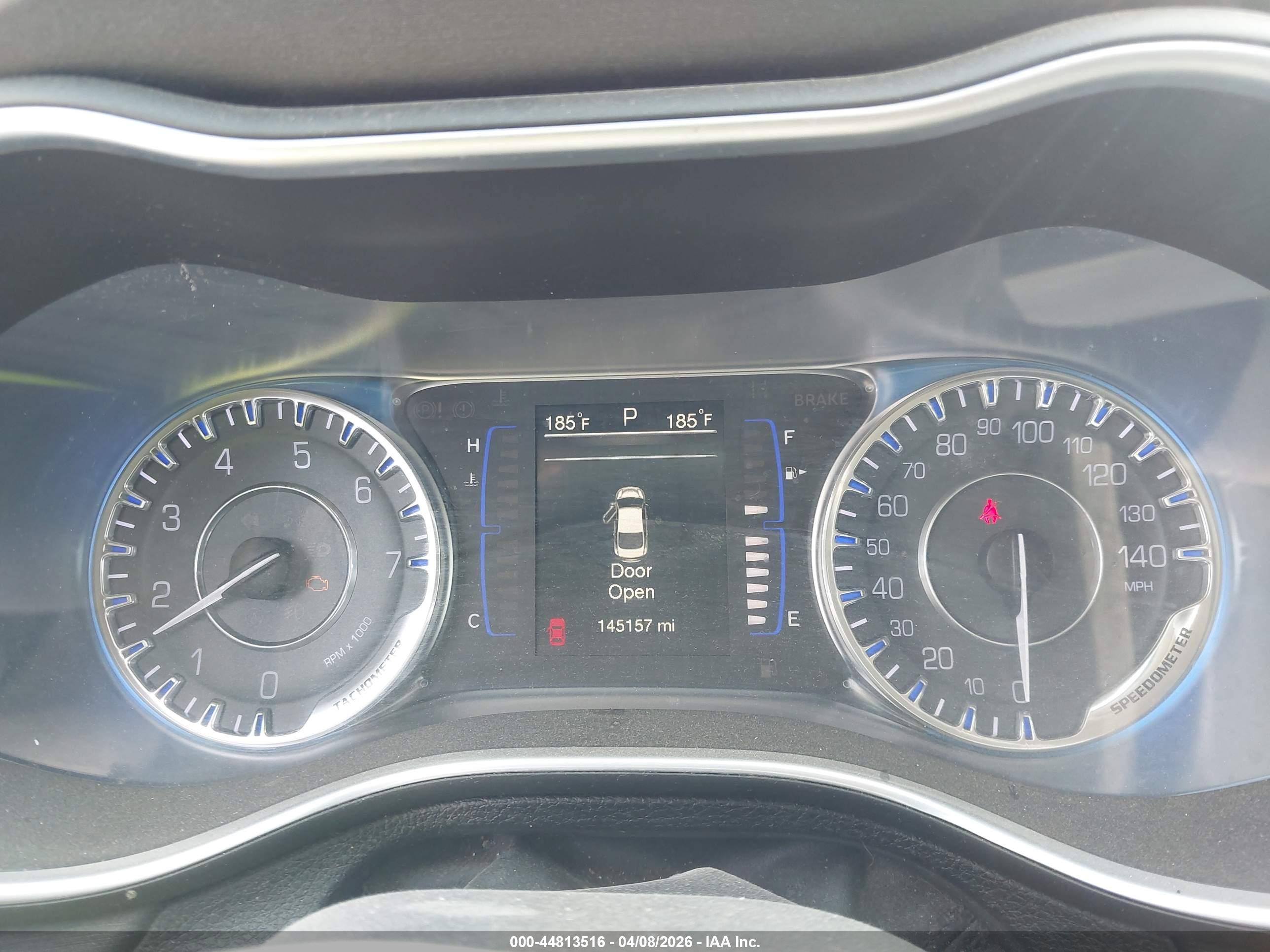 CHRYSLER 200 image 7