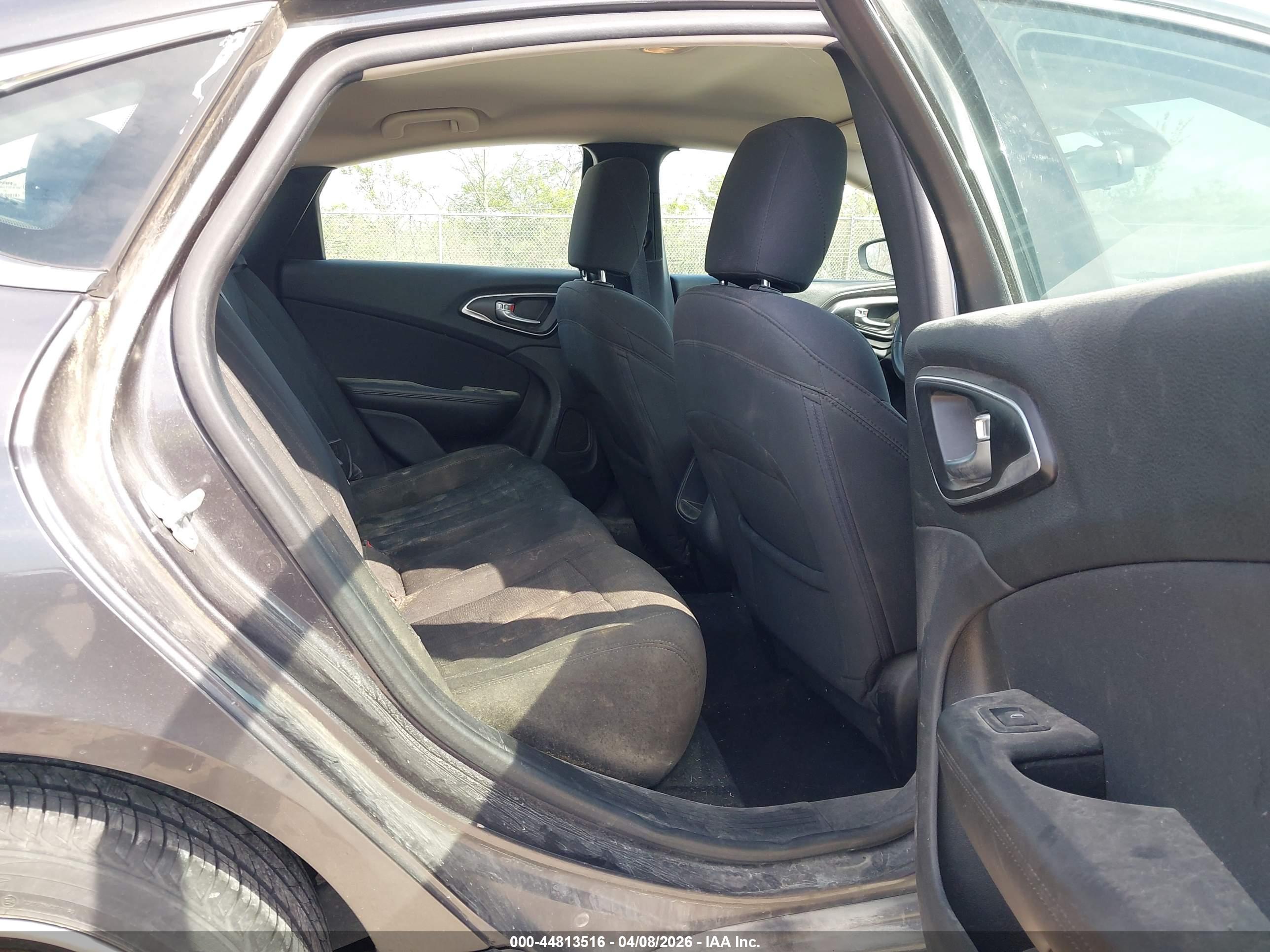 CHRYSLER 200 image 8