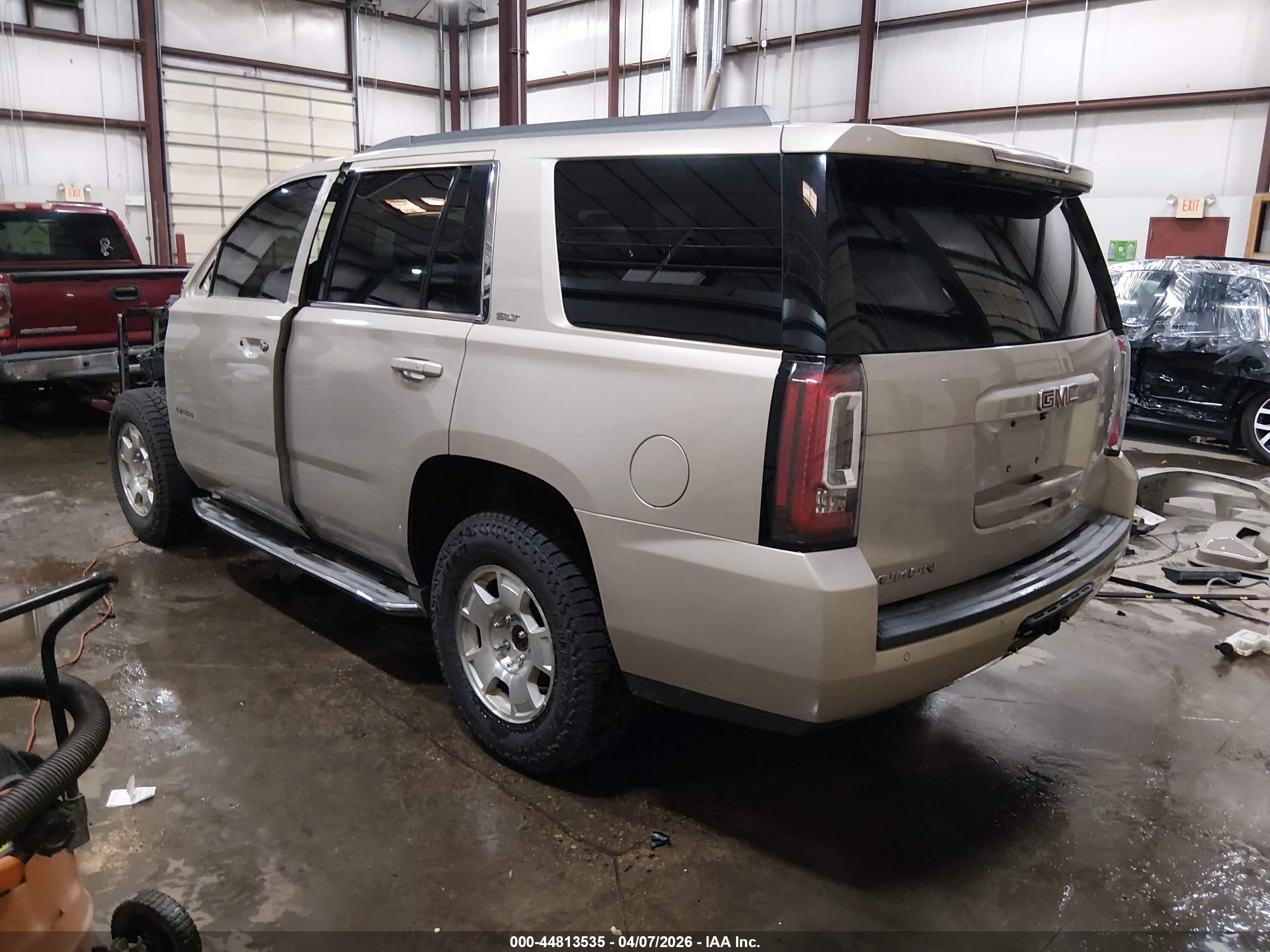 GMC YUKON image 3