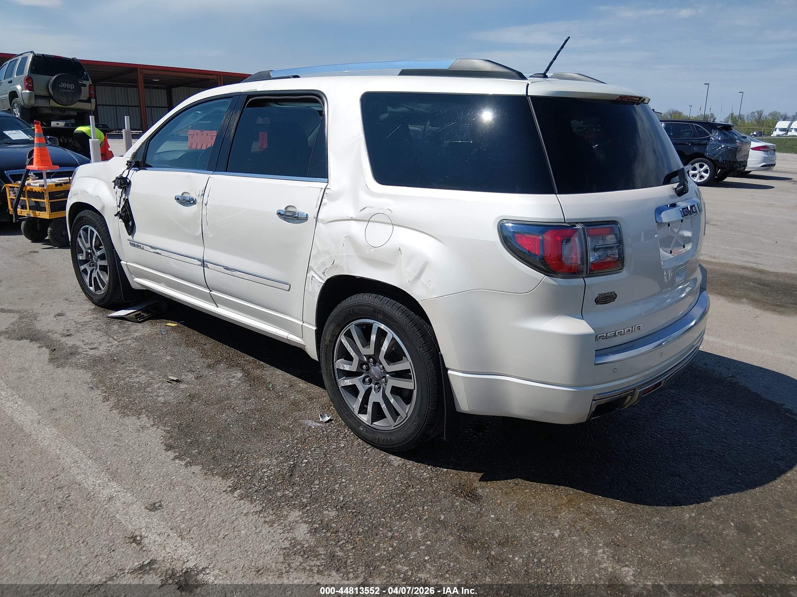 GMC ACADIA image 3