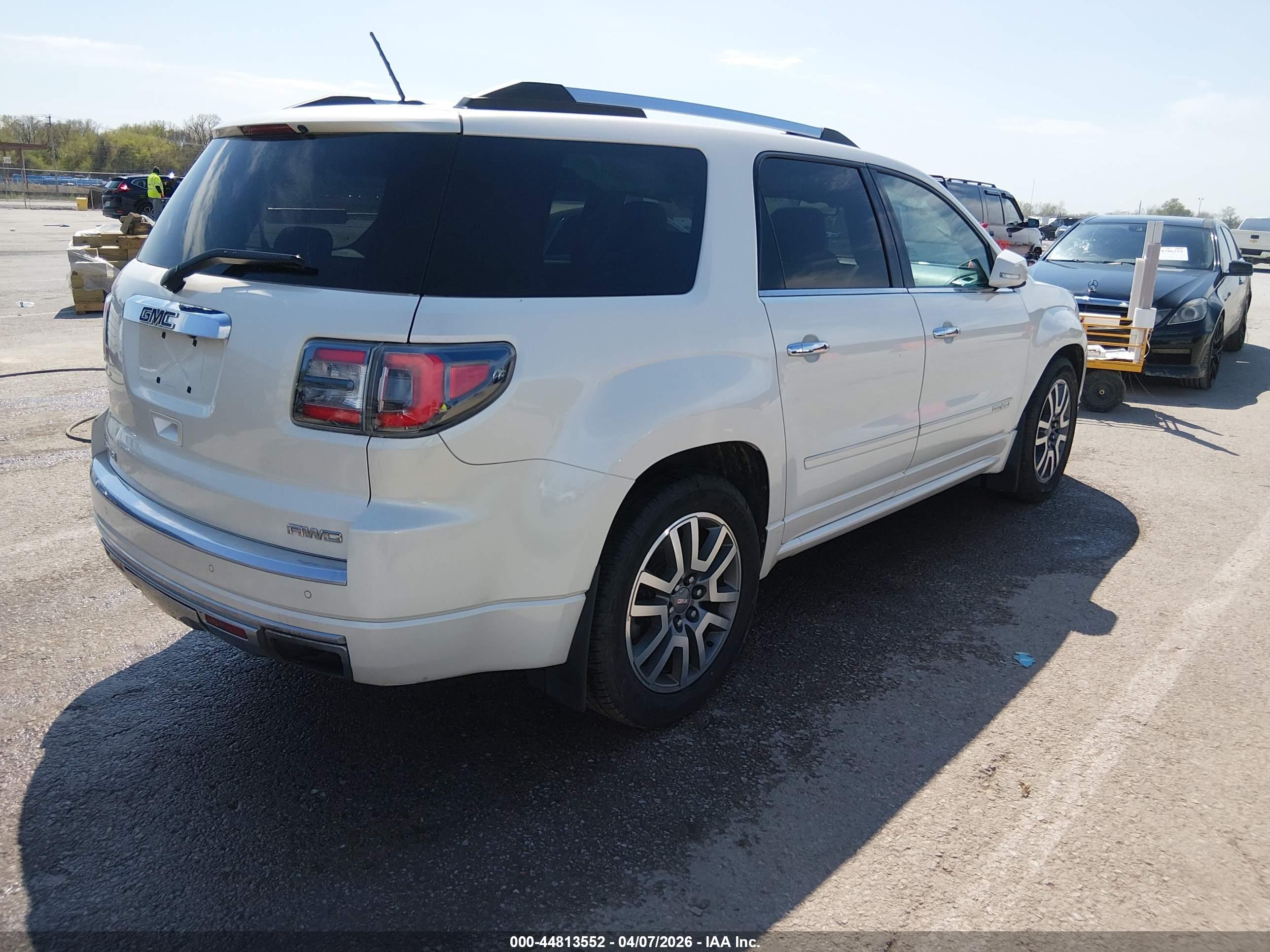 GMC ACADIA image 4