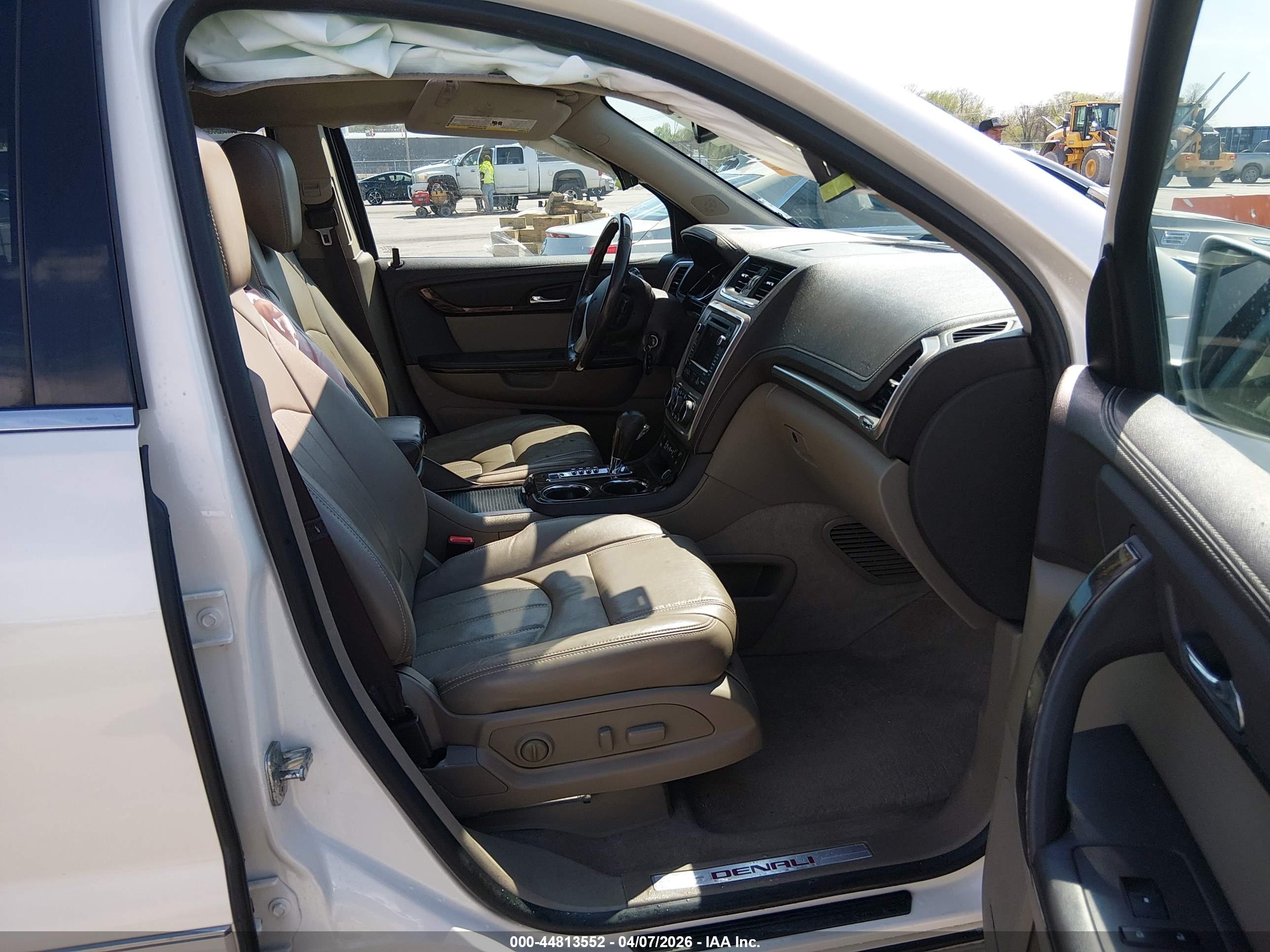 GMC ACADIA image 5