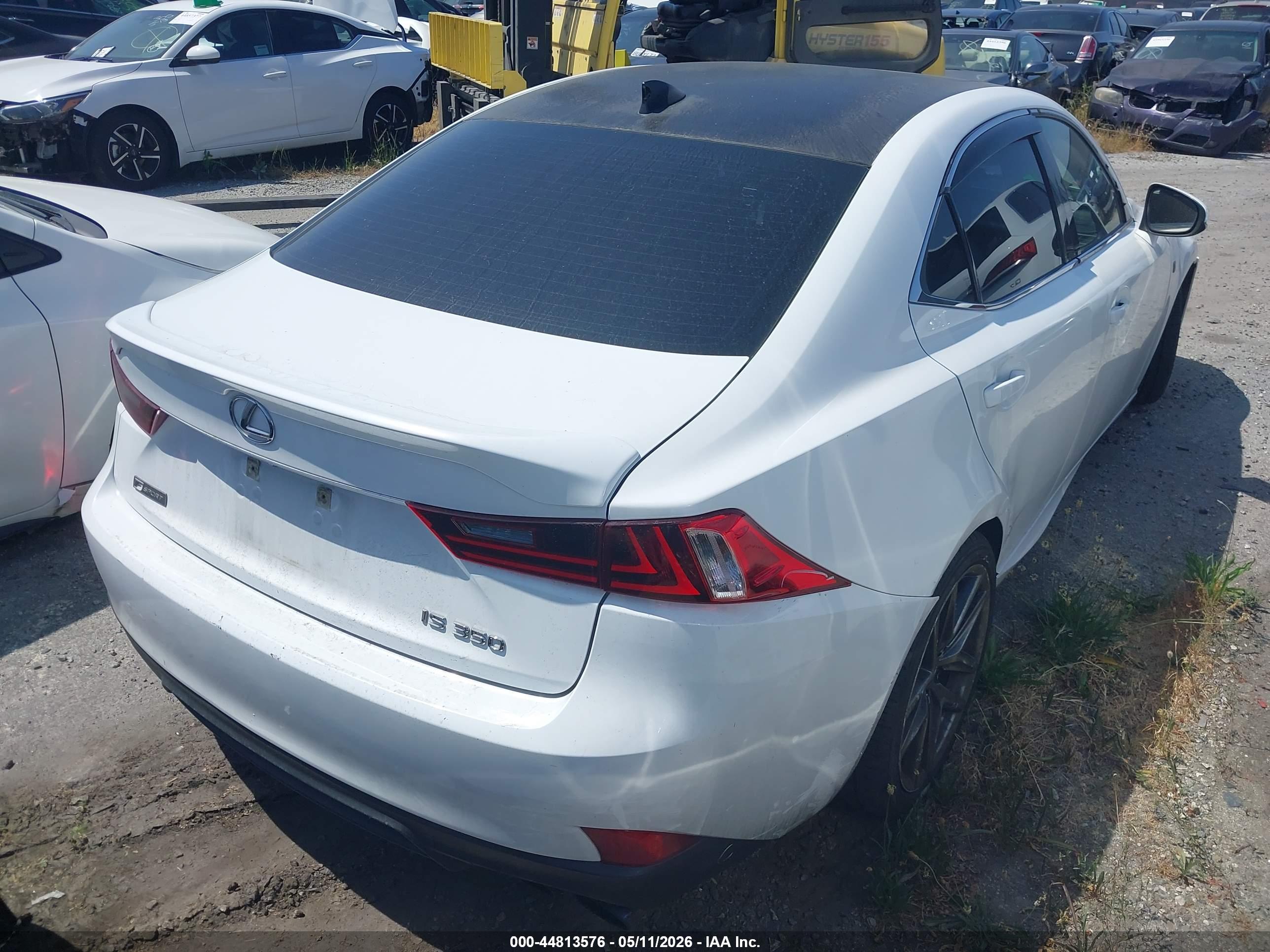 LEXUS IS image 4
