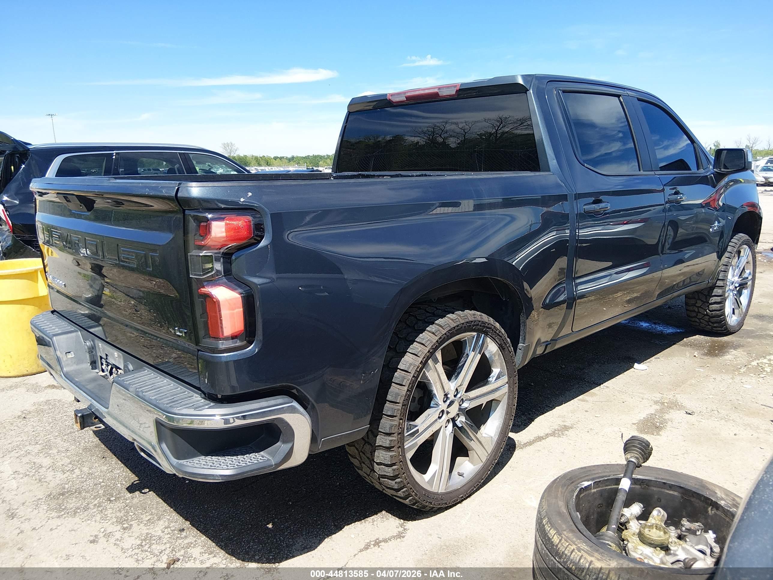 CHEVROLET SILVERADO image 4