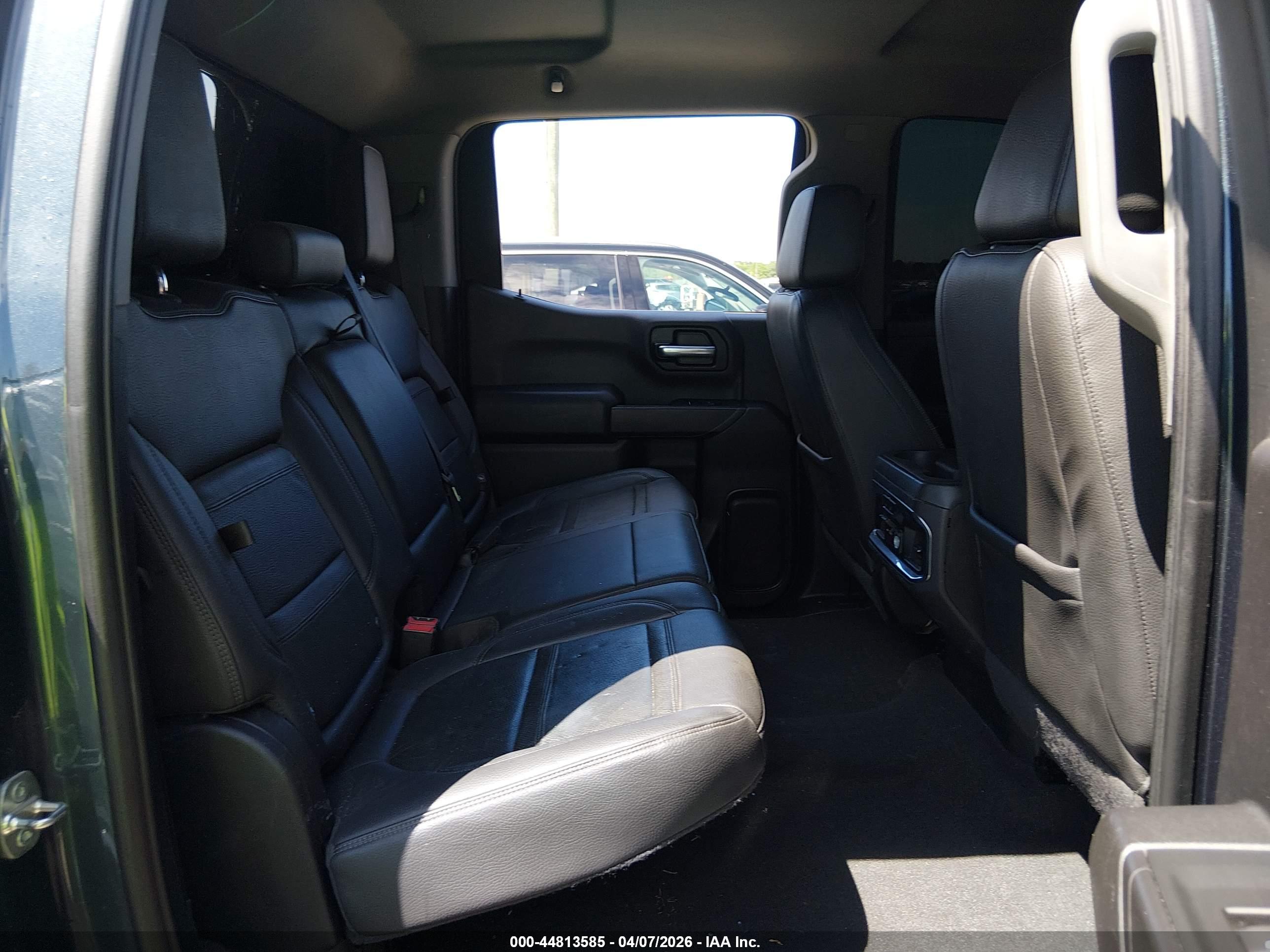 CHEVROLET SILVERADO image 8