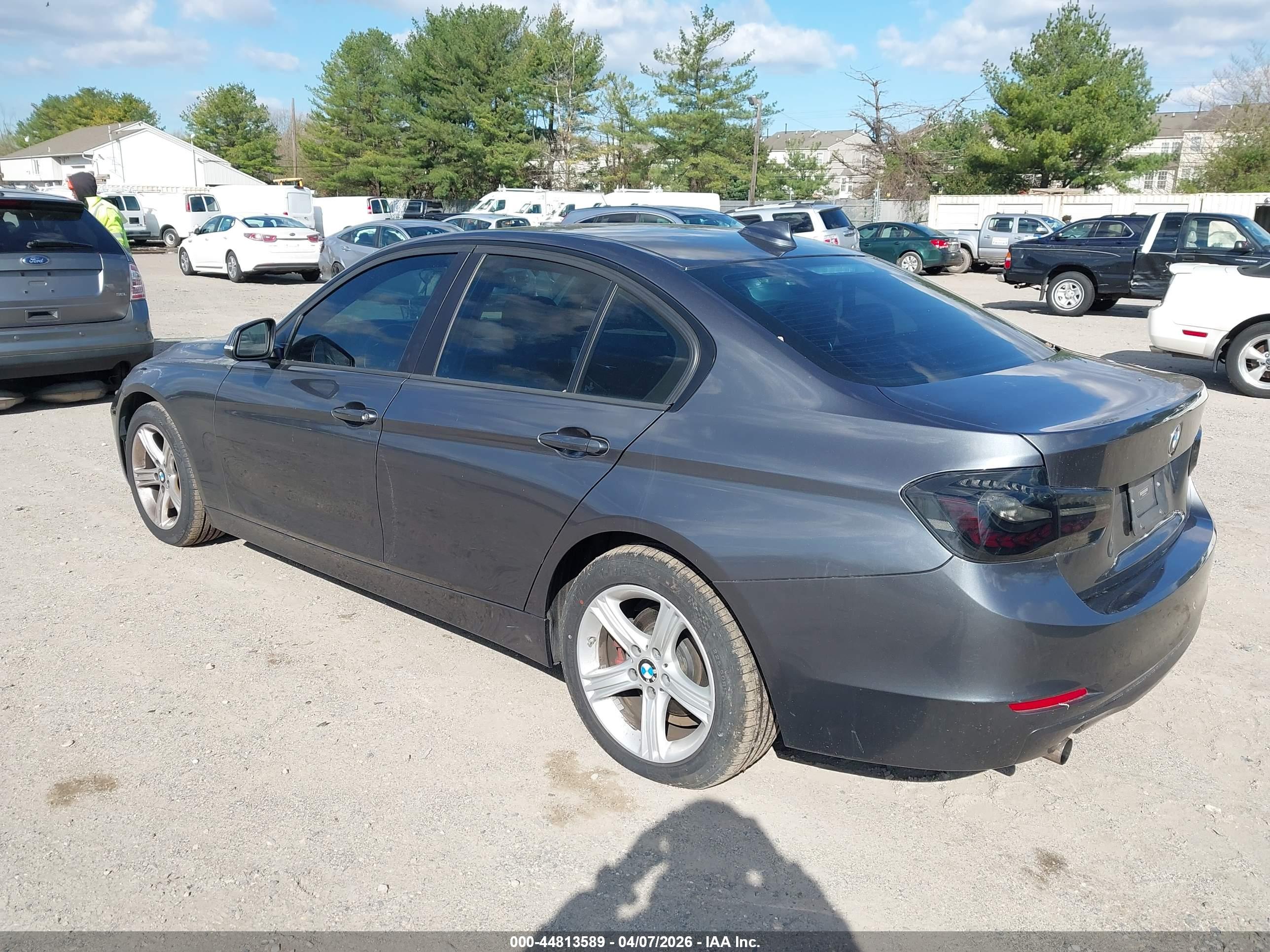 BMW 320I image 3