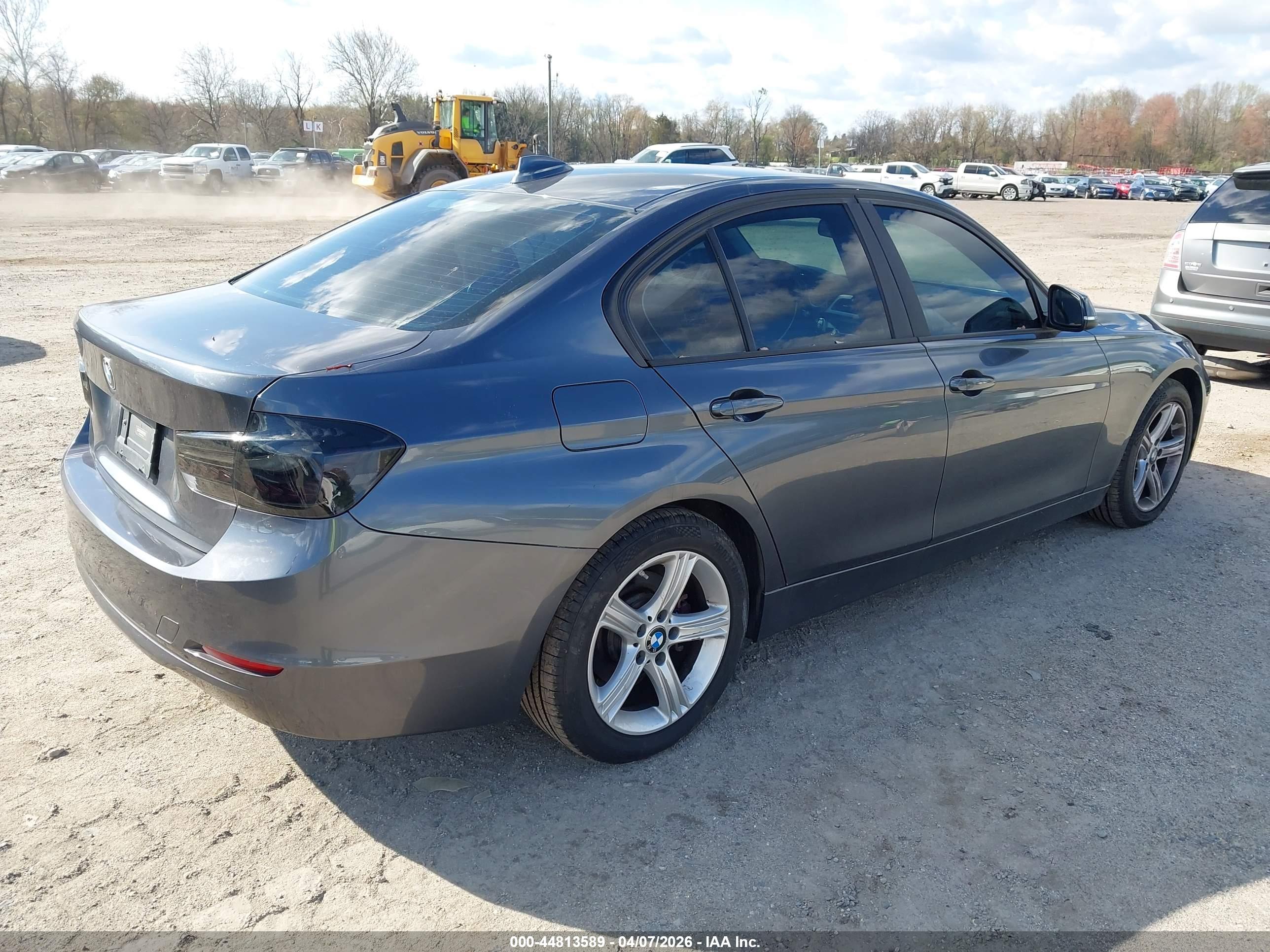 BMW 320I image 4