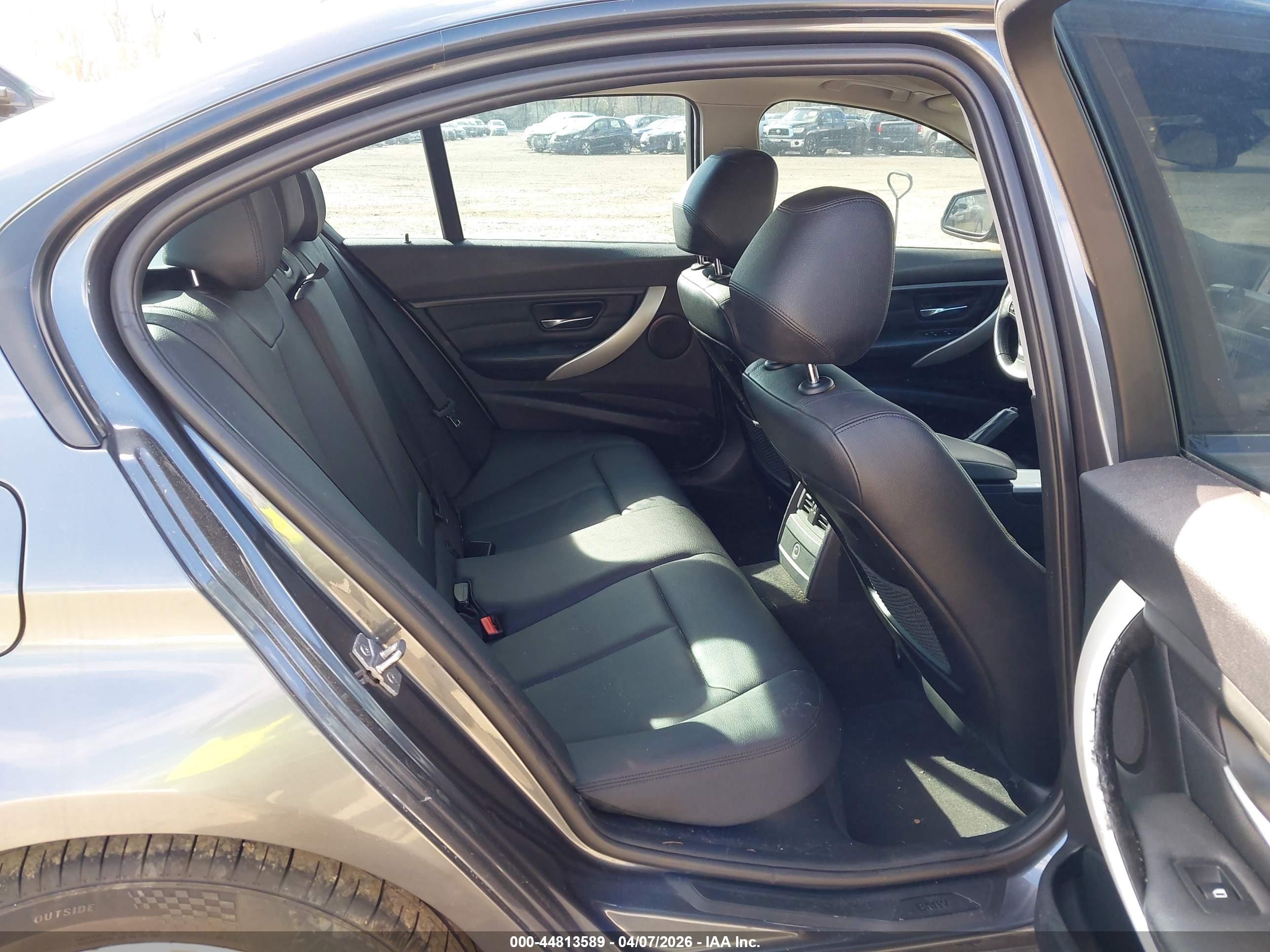 BMW 320I image 8